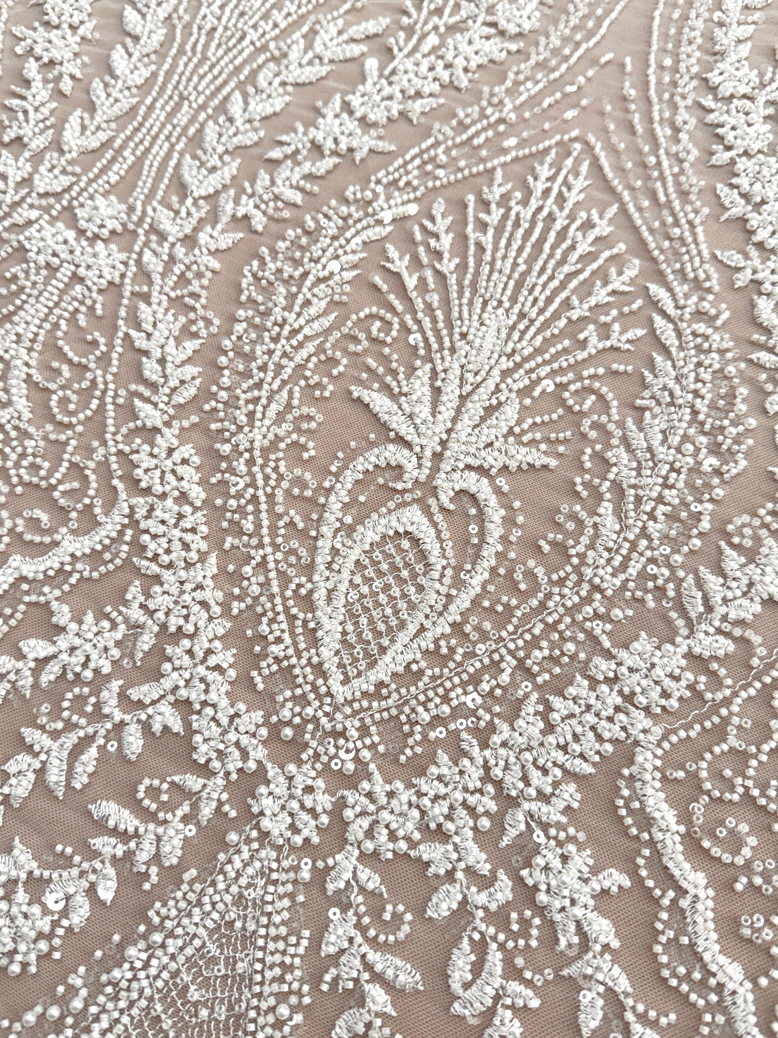 Dantela Ivory cu Model Geometric, cu Perle, Margele si Paiete