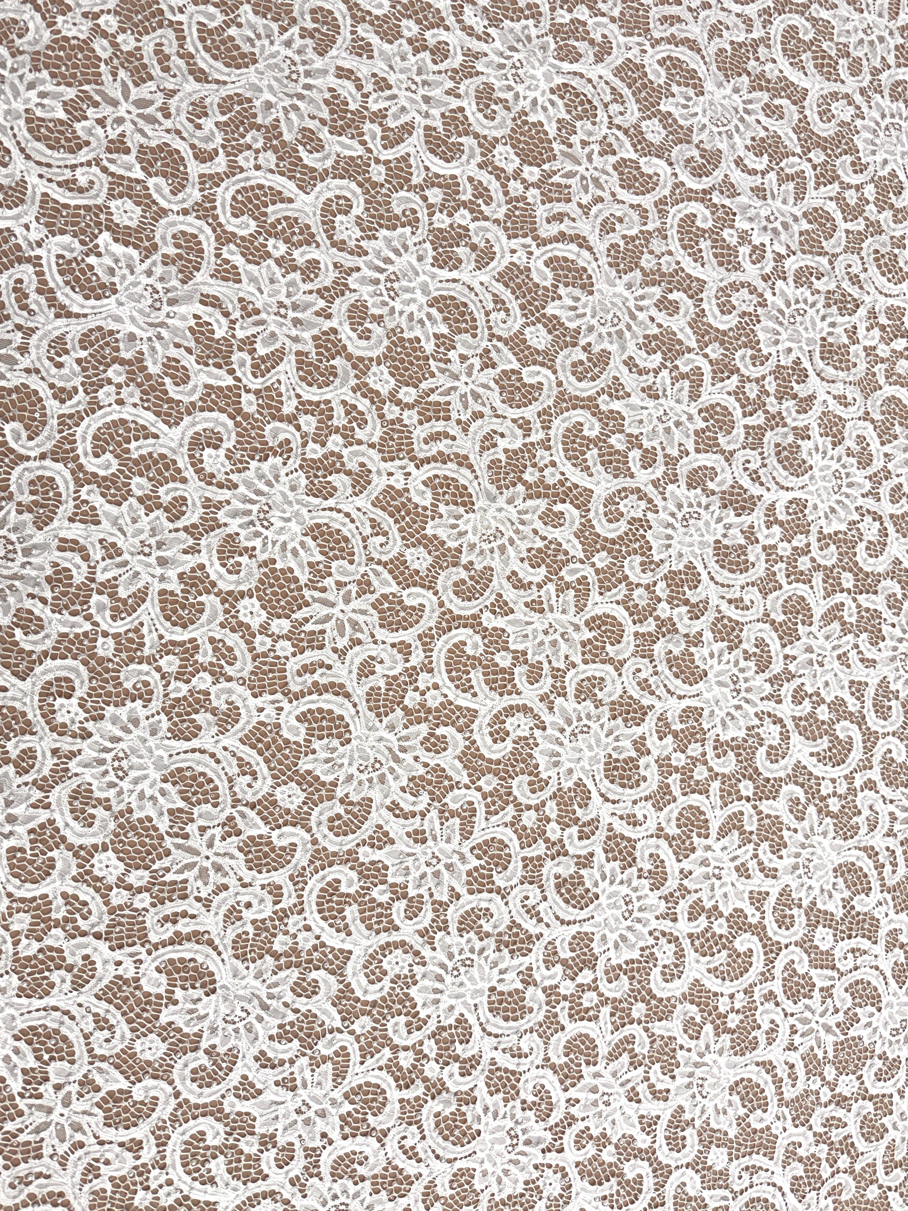 Dantela Chantilly Ivory cu Perle, Margele si Paiete - Cupon 3 m