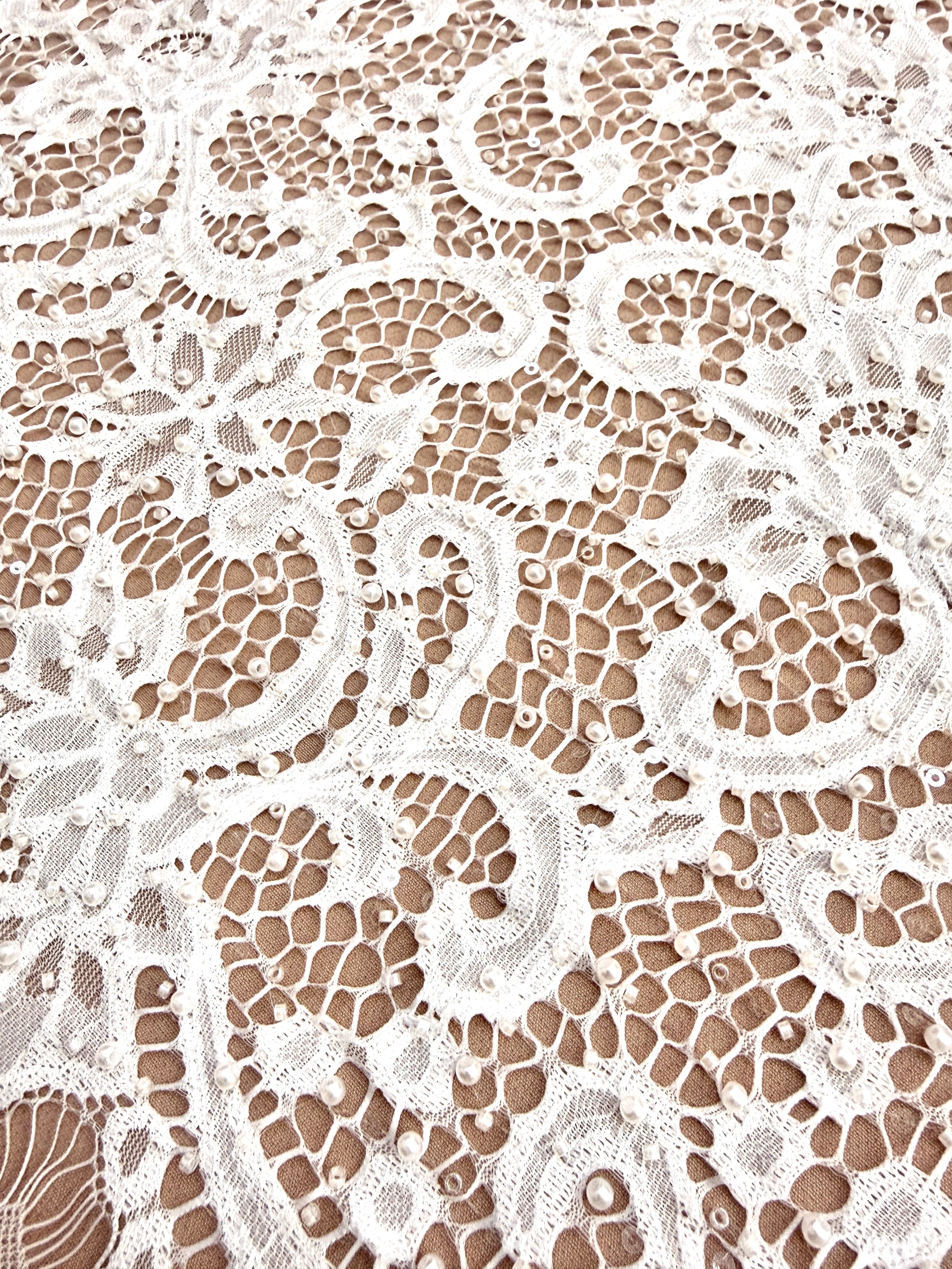 Dantela Chantilly Ivory cu Perle, Margele si Paiete - Cupon 3 m