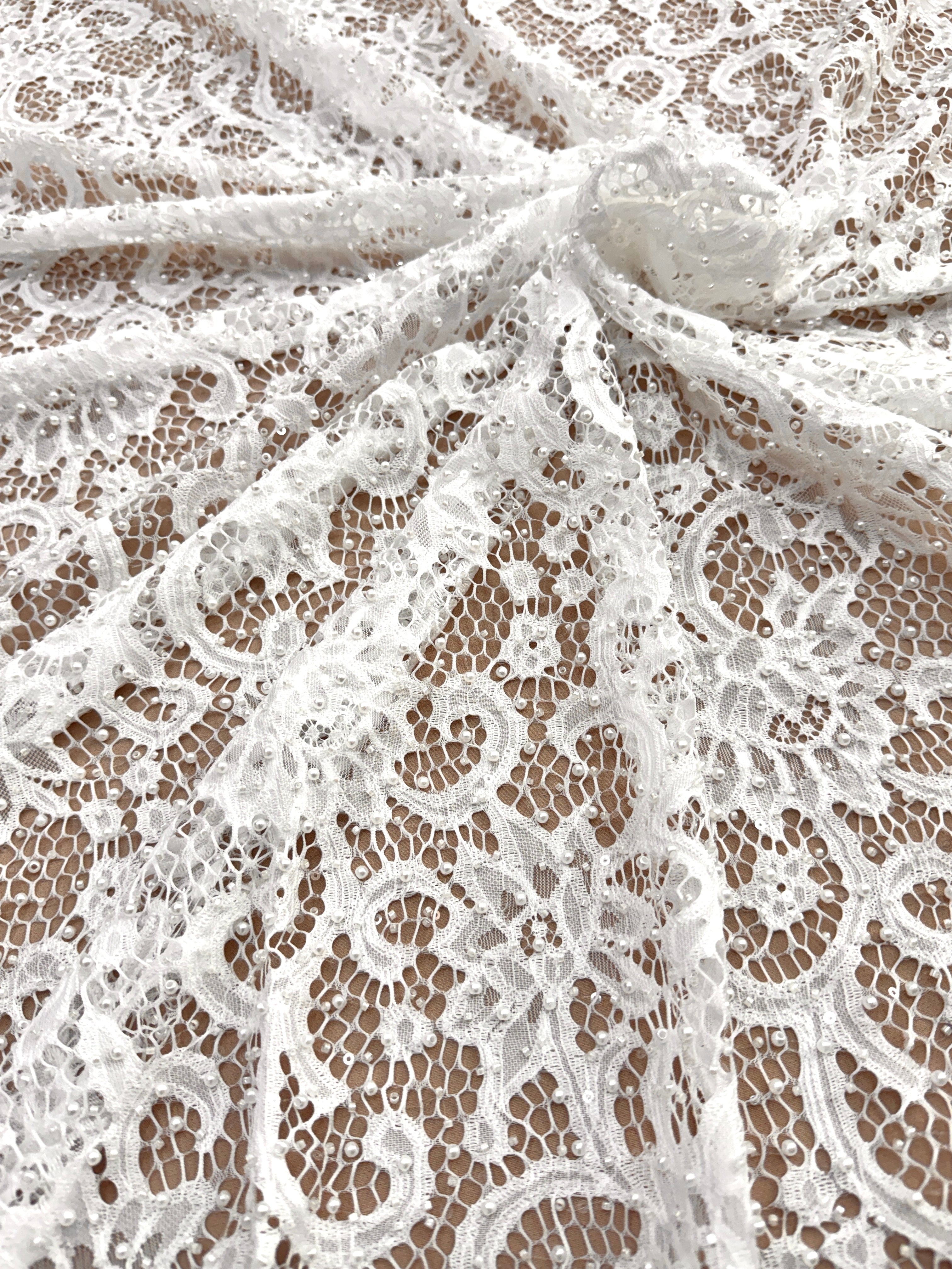 Dantela Chantilly Ivory cu Perle, Margele si Paiete - Cupon 3 m
