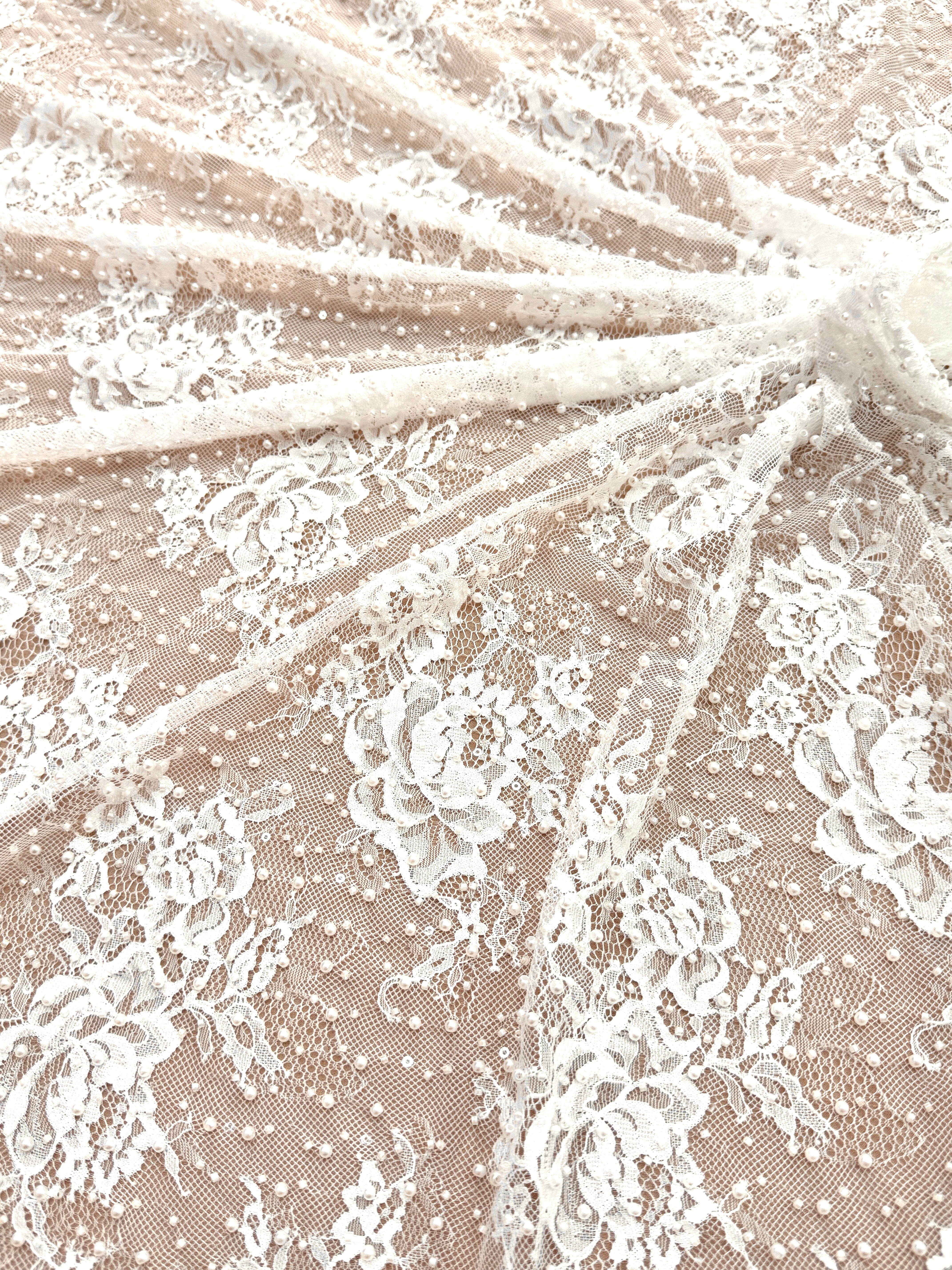 Dantela Chantilly Ivory cu Perle, Margele si Paiete - Cupon 3 m