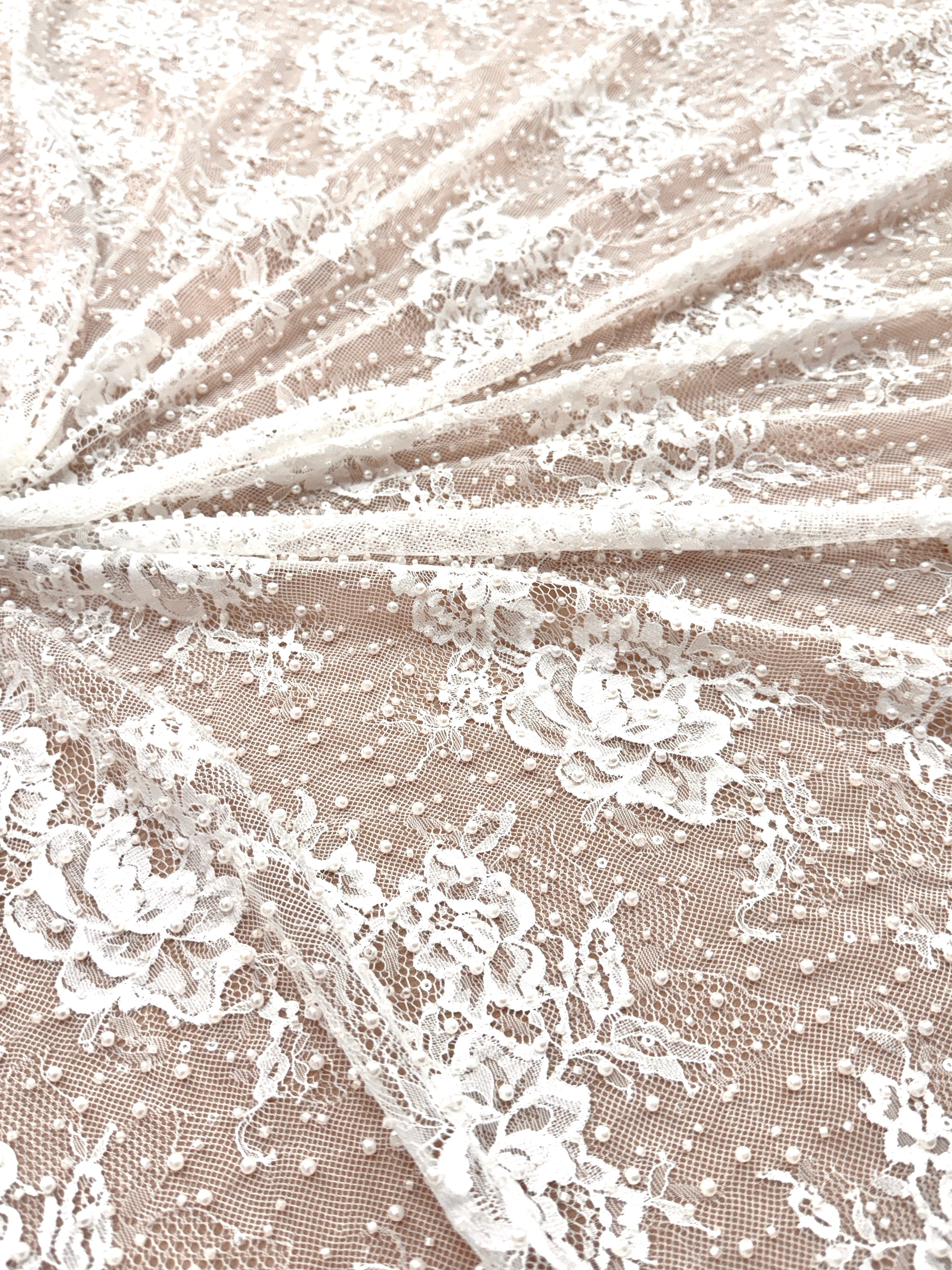 Dantela Chantilly Ivory cu Perle, Margele si Paiete - Cupon 3 m