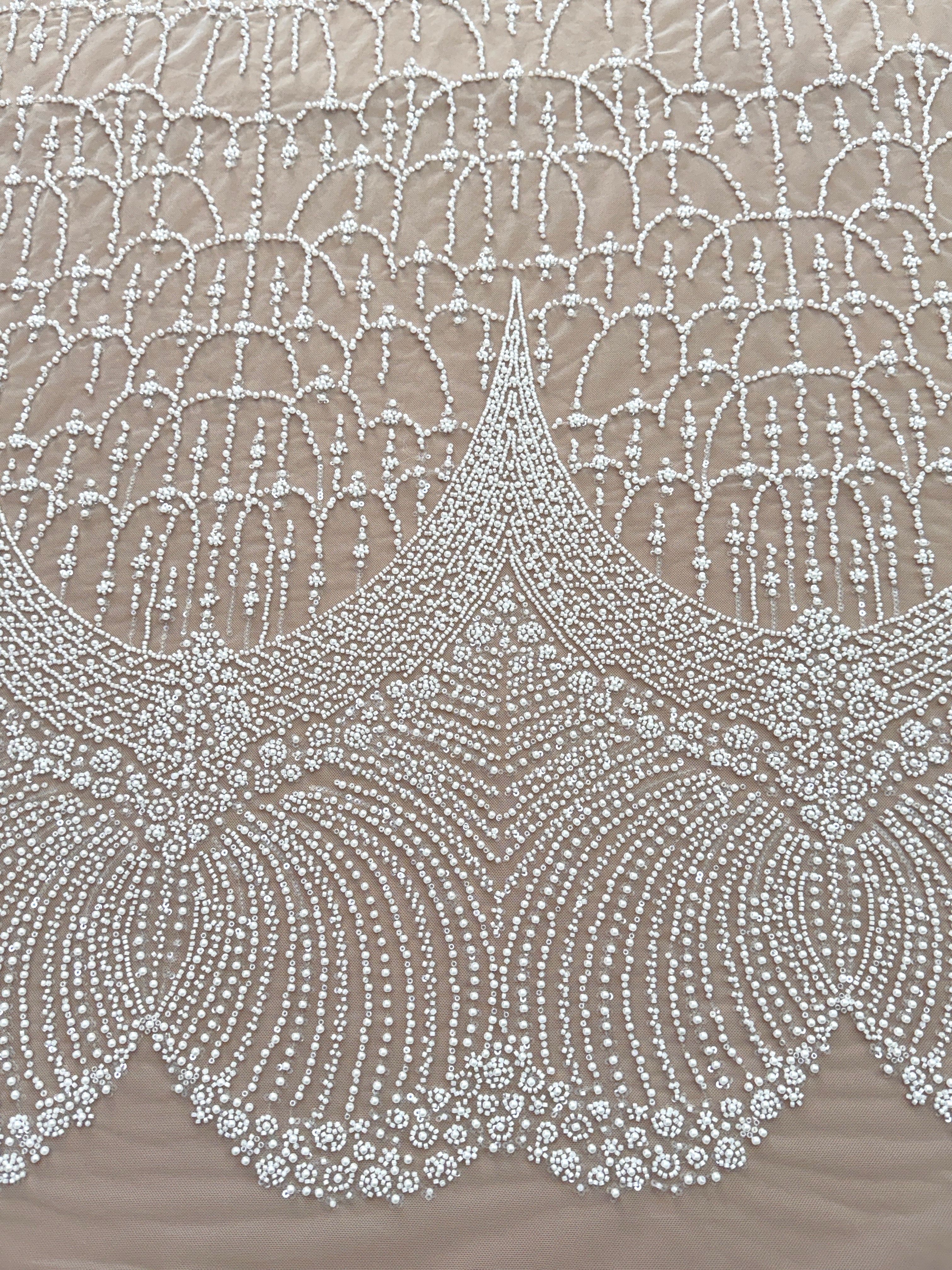 Dantela Ivory cu Model Geometric, cu Perle, Margele si Paiete