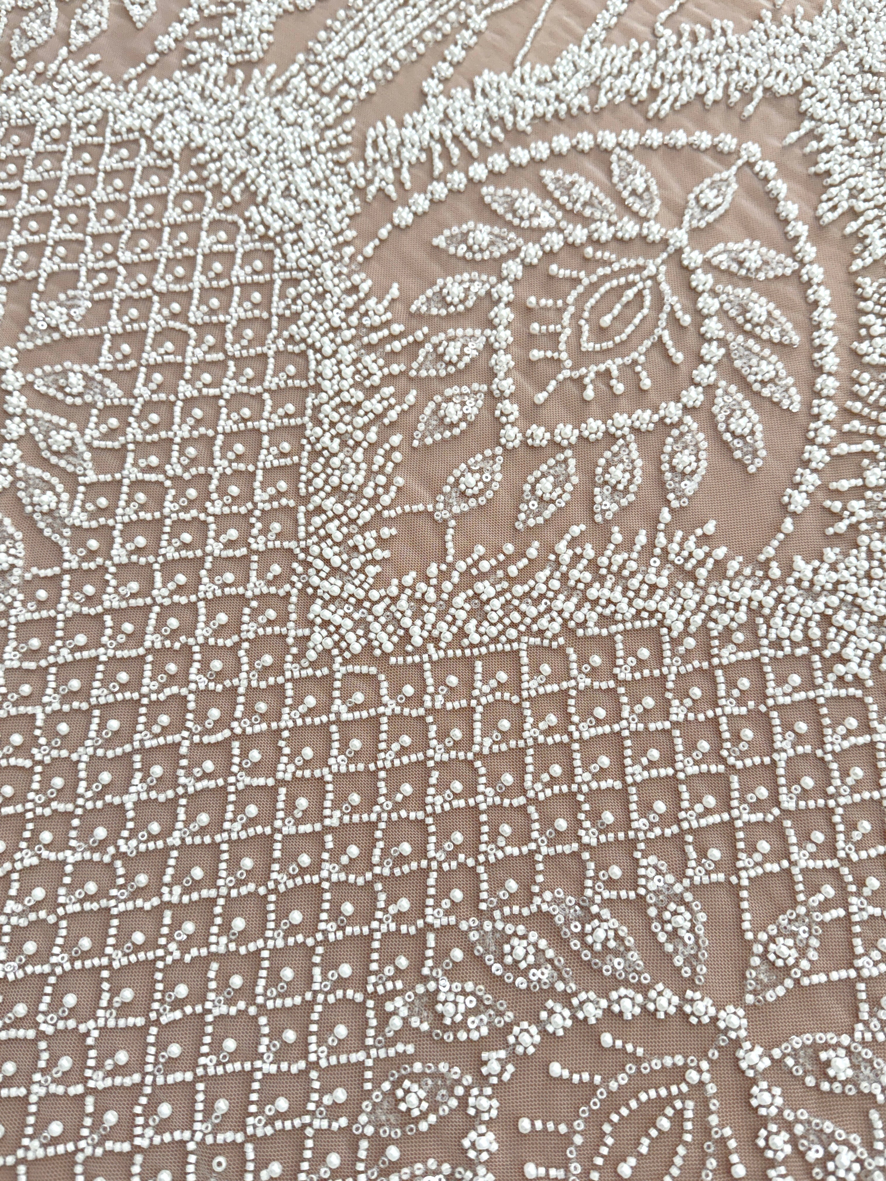 Dantela Ivory cu Model Geometric, cu Perle, Margele si Paiete