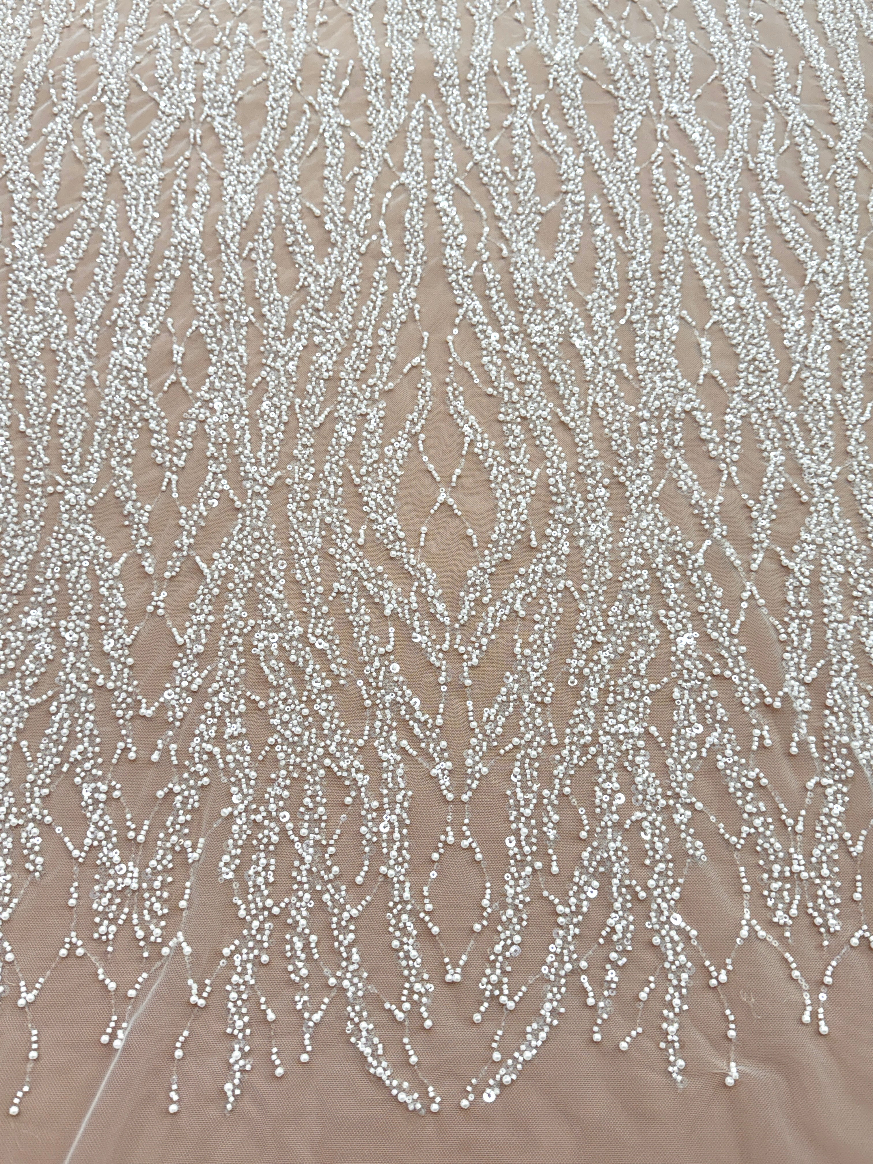 Csipke Couture Ivory füzérekkel, gyöngyökkel, gyöngyöcskékkel és flitterekkel