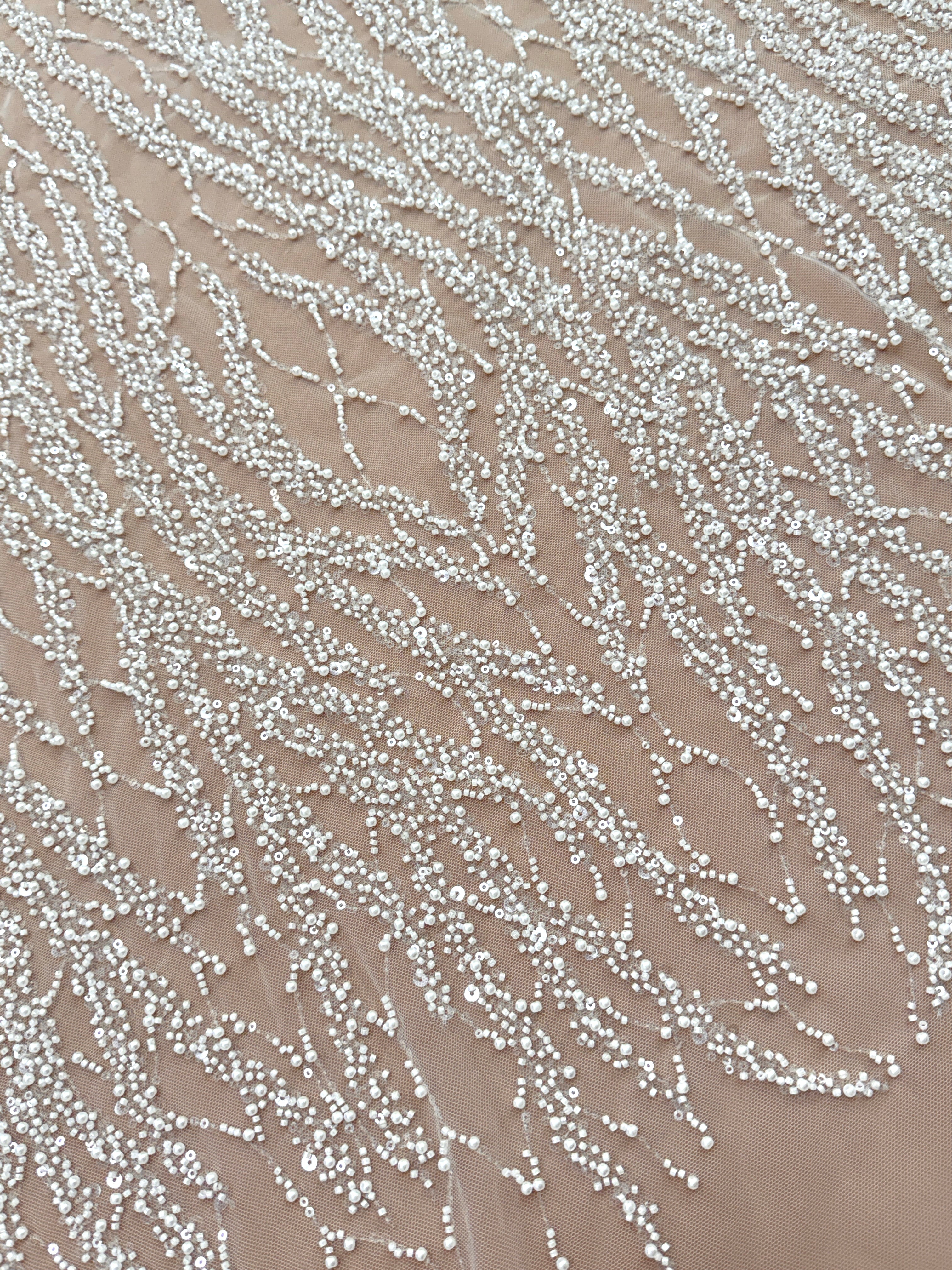 Csipke Couture Ivory füzérekkel, gyöngyökkel, gyöngyöcskékkel és flitterekkel
