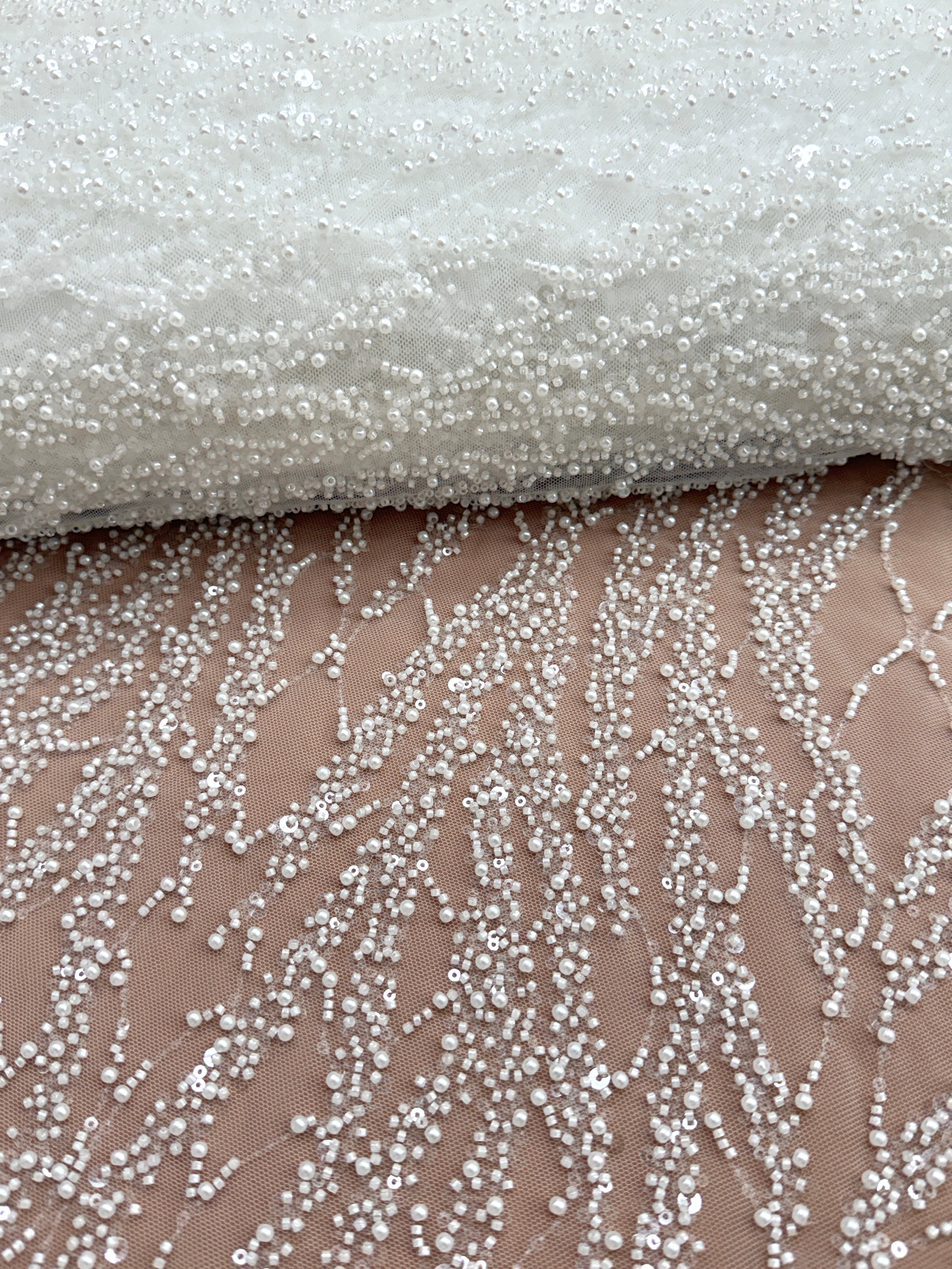 Csipke Couture Ivory füzérekkel, gyöngyökkel, gyöngyöcskékkel és flitterekkel