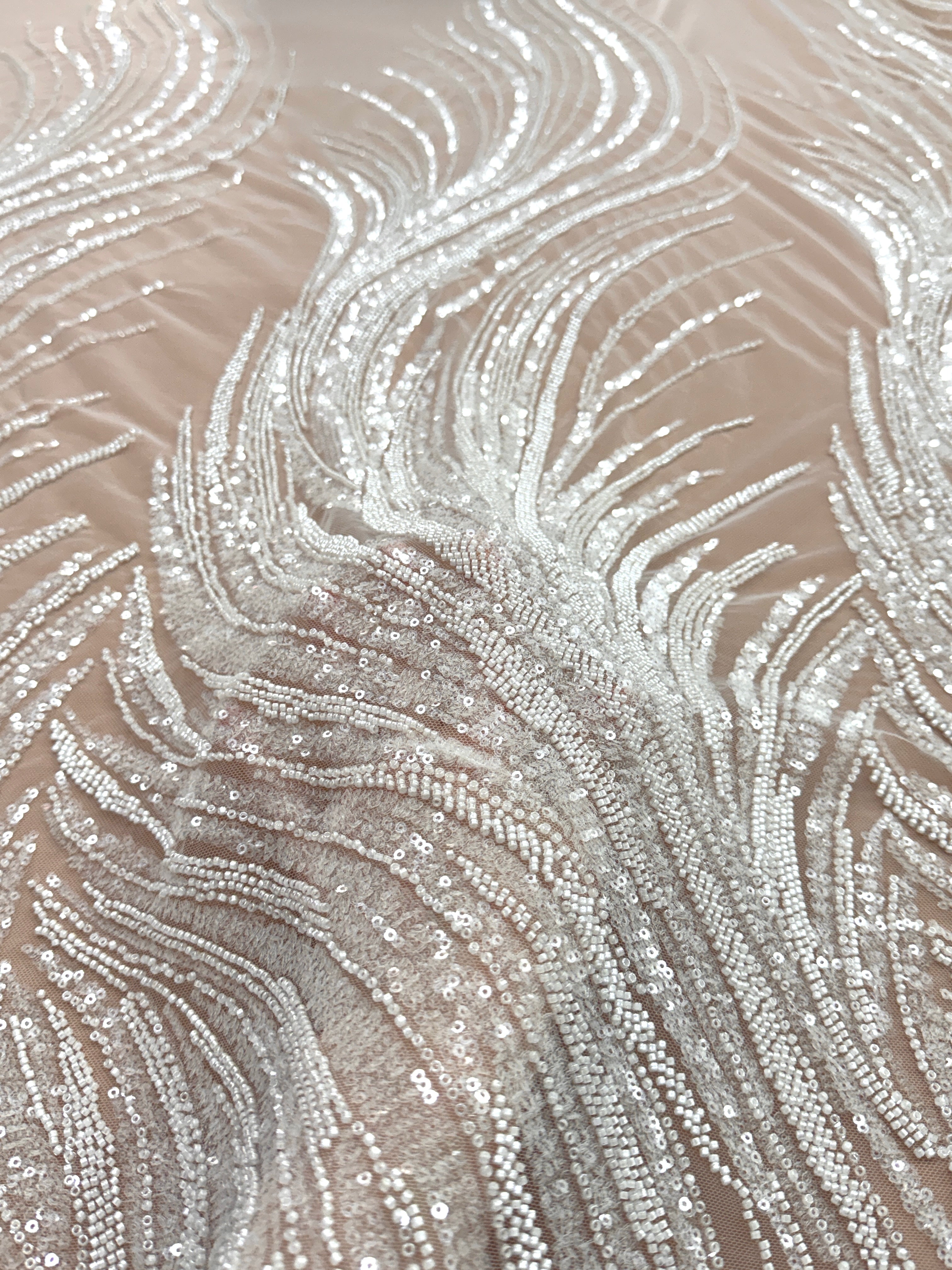 Csipke Couture Ivory panelekkel, gyöngyökkel és flitterekkel