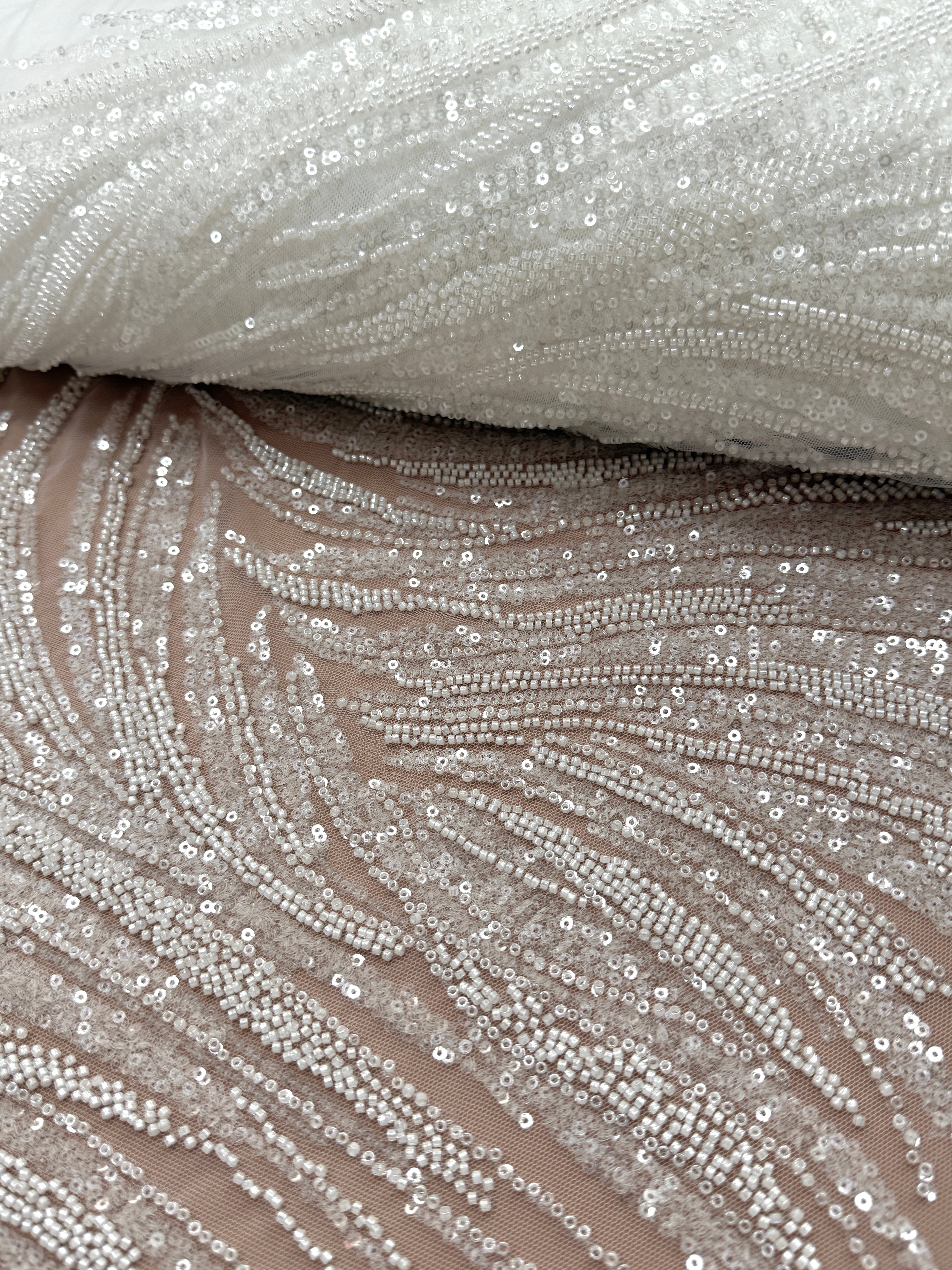Csipke Couture Ivory panelekkel, gyöngyökkel és flitterekkel