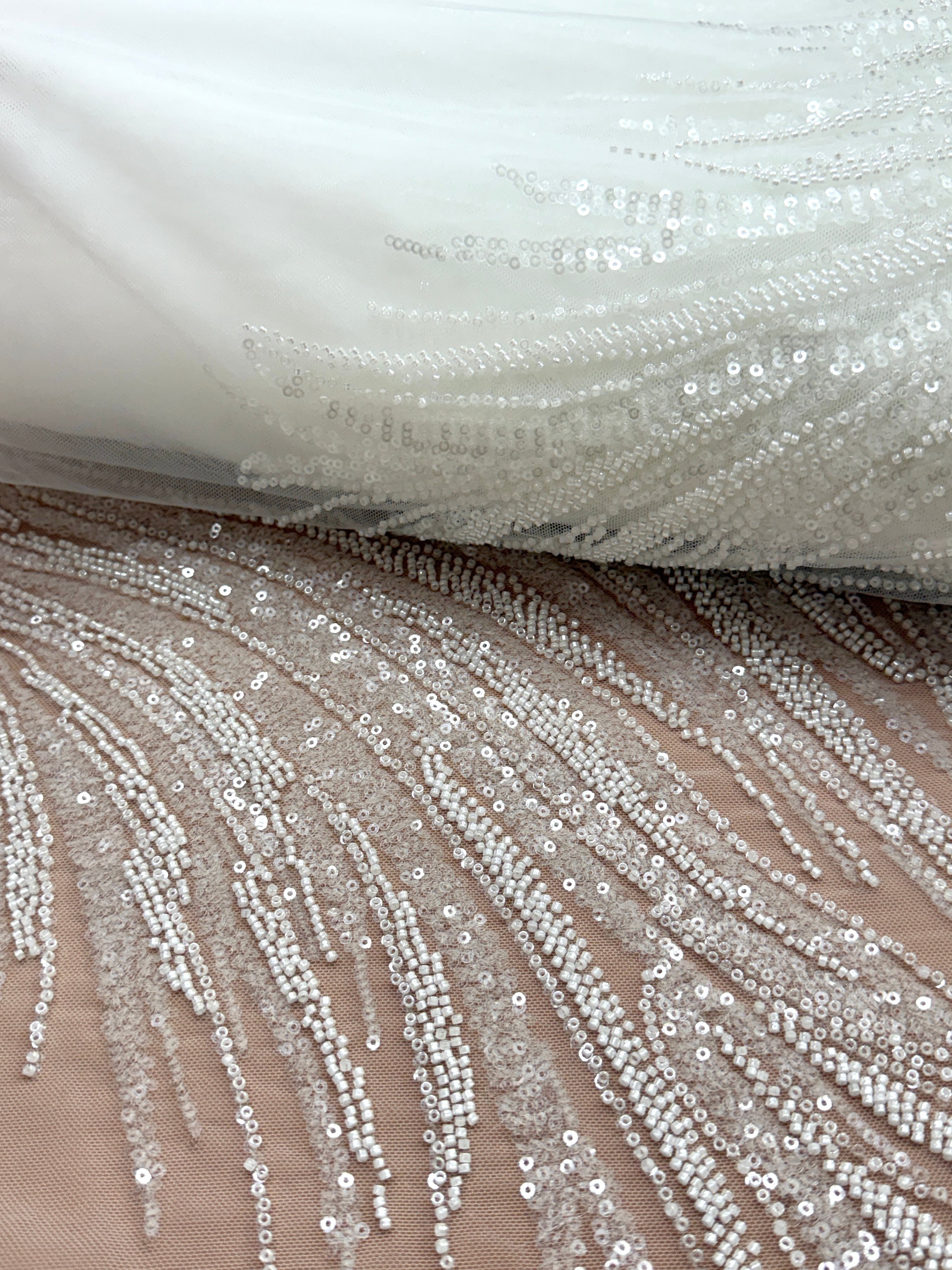 Csipke Couture Ivory panelekkel, gyöngyökkel és flitterekkel
