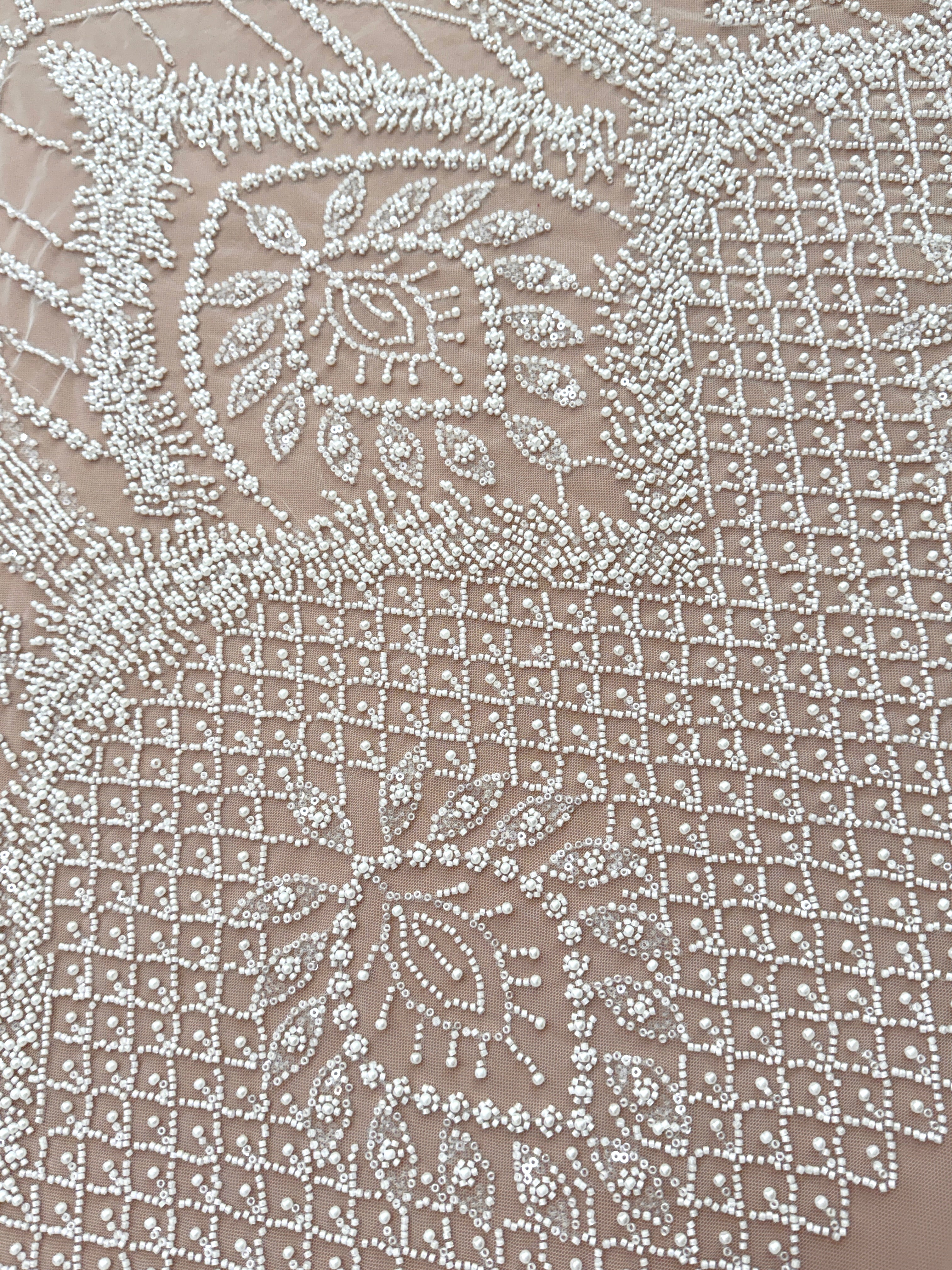 Dantela Ivory cu Model Geometric, cu Perle, Margele si Paiete