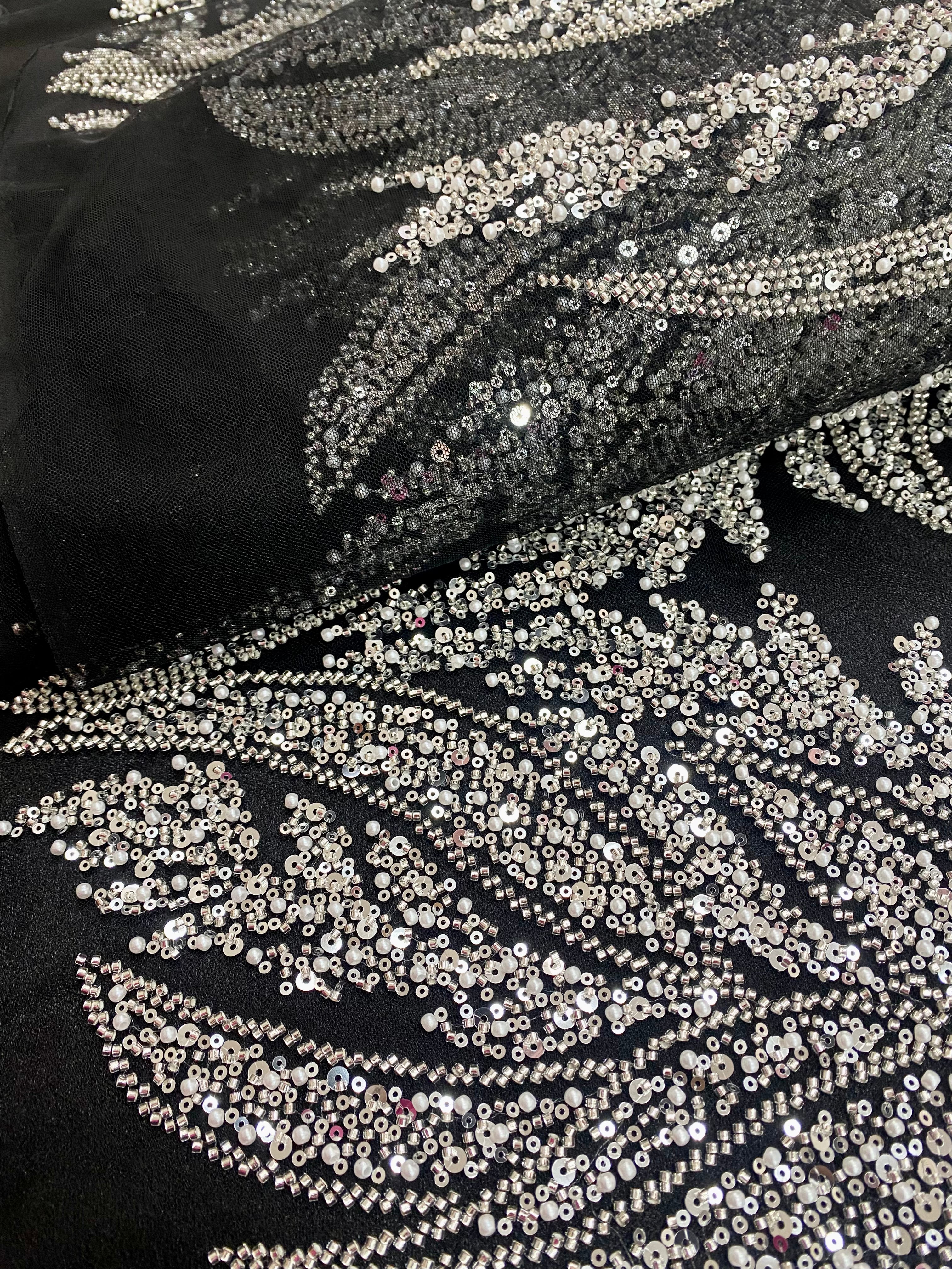 Dantela Couture Argintie pe Tulle Negru cu Panou, cu Perle, Margele si Paiete