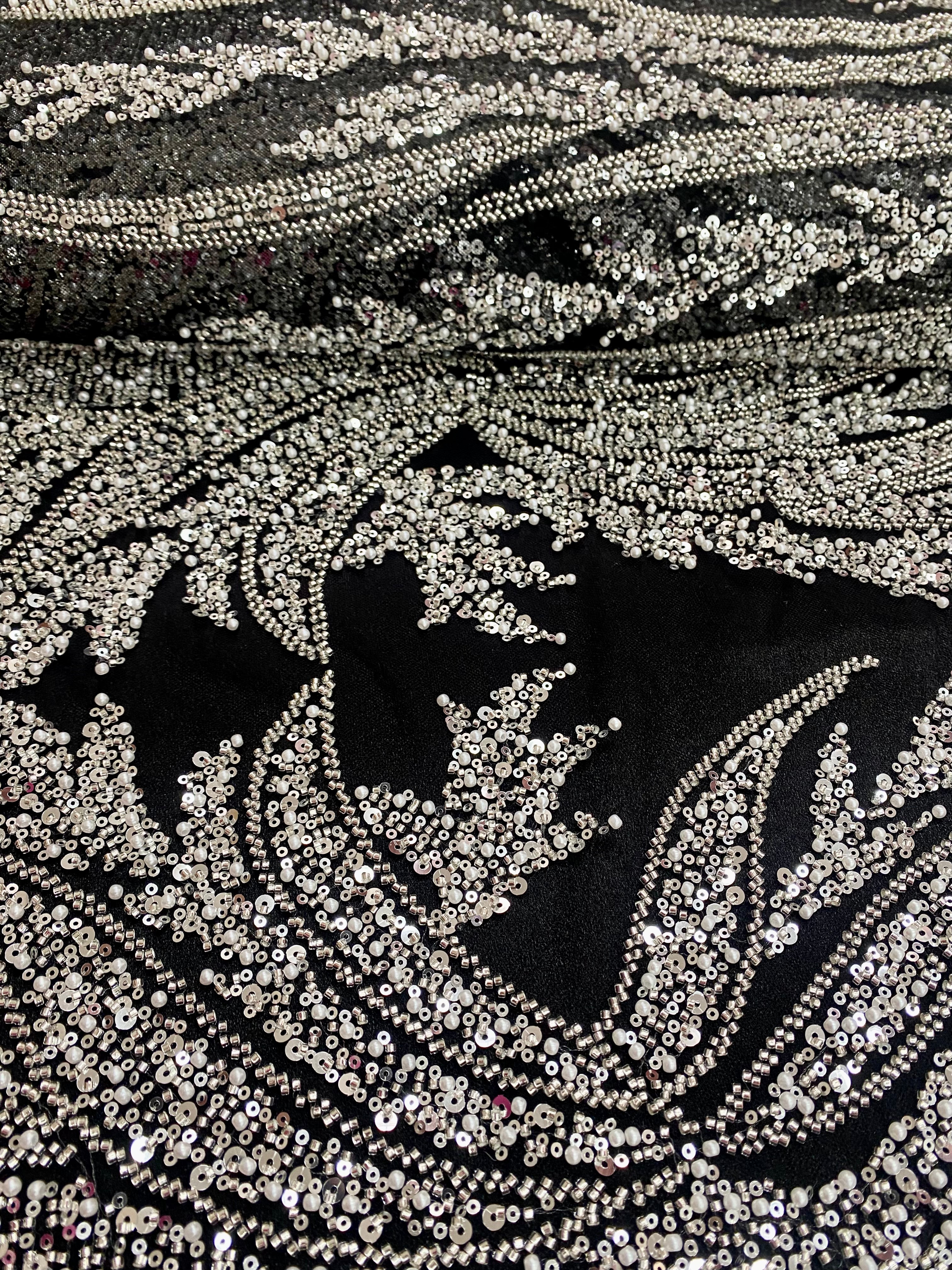 Dantela Couture Argintie pe Tulle Negru cu Panou, cu Perle, Margele si Paiete
