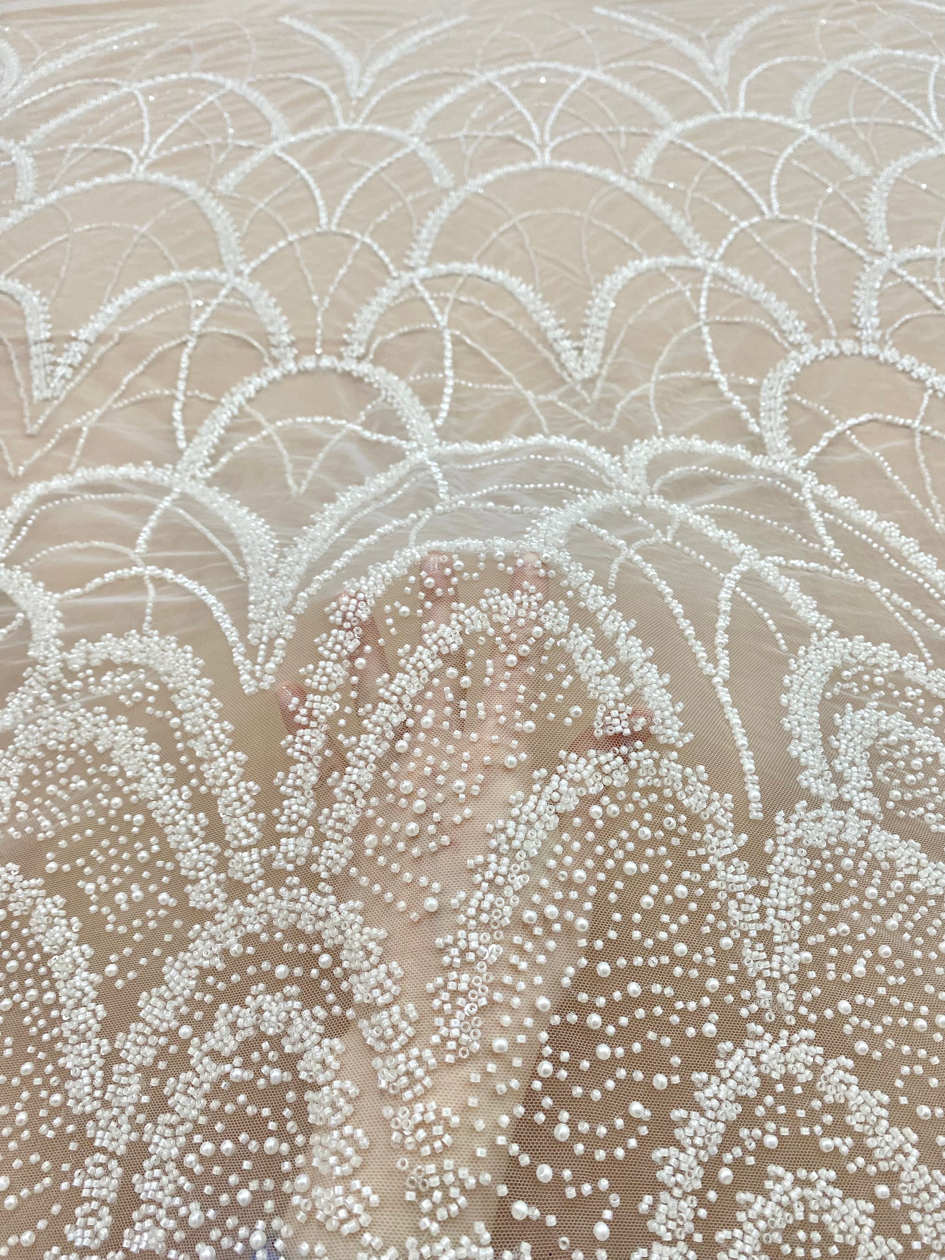 Dantela Ivory cu Model Geometric, cu Perle, Margele si Paiete