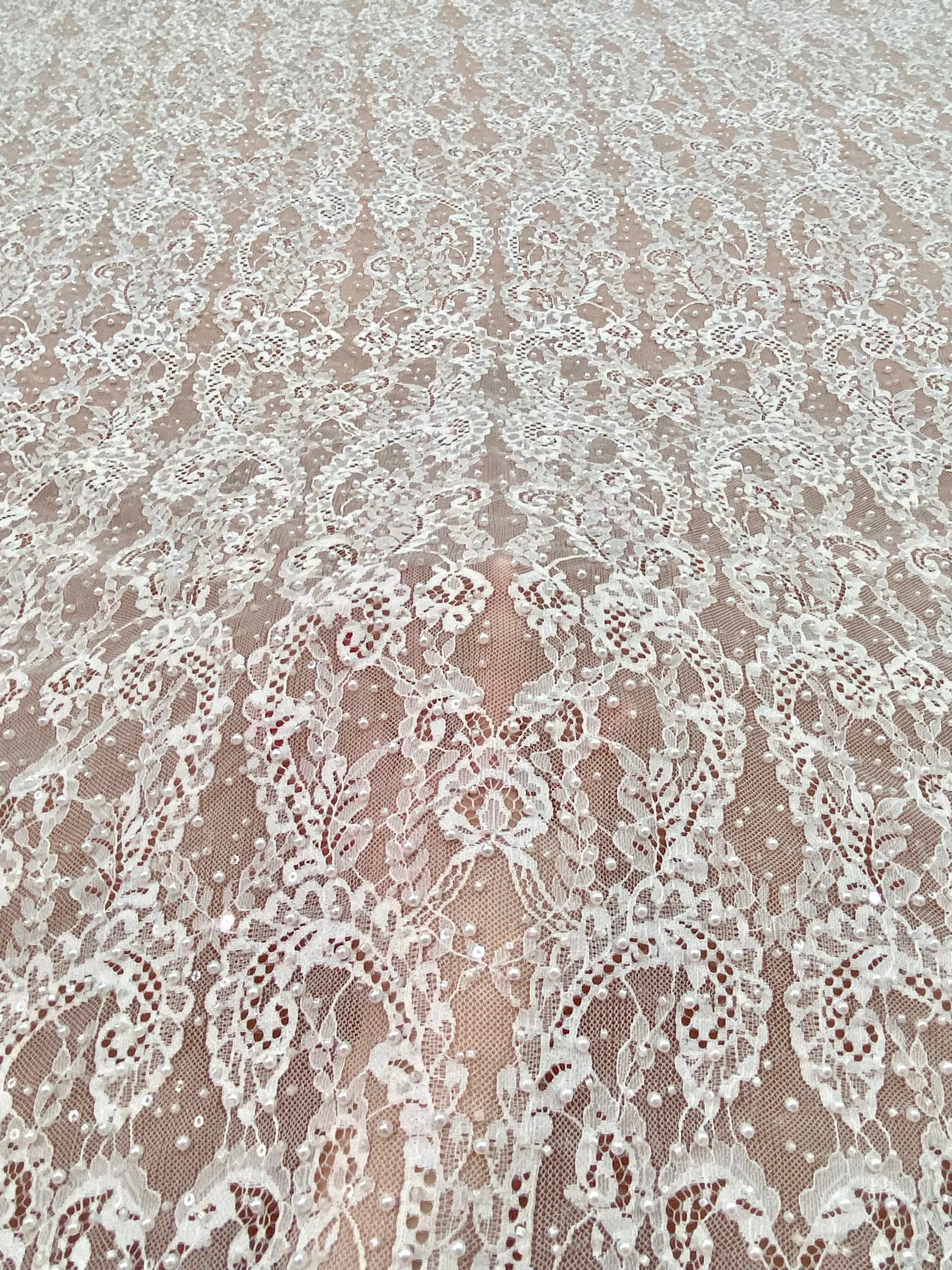 Dantela Chantilly Ivory cu Perle, Margele si Paiete - Cupon 3 m