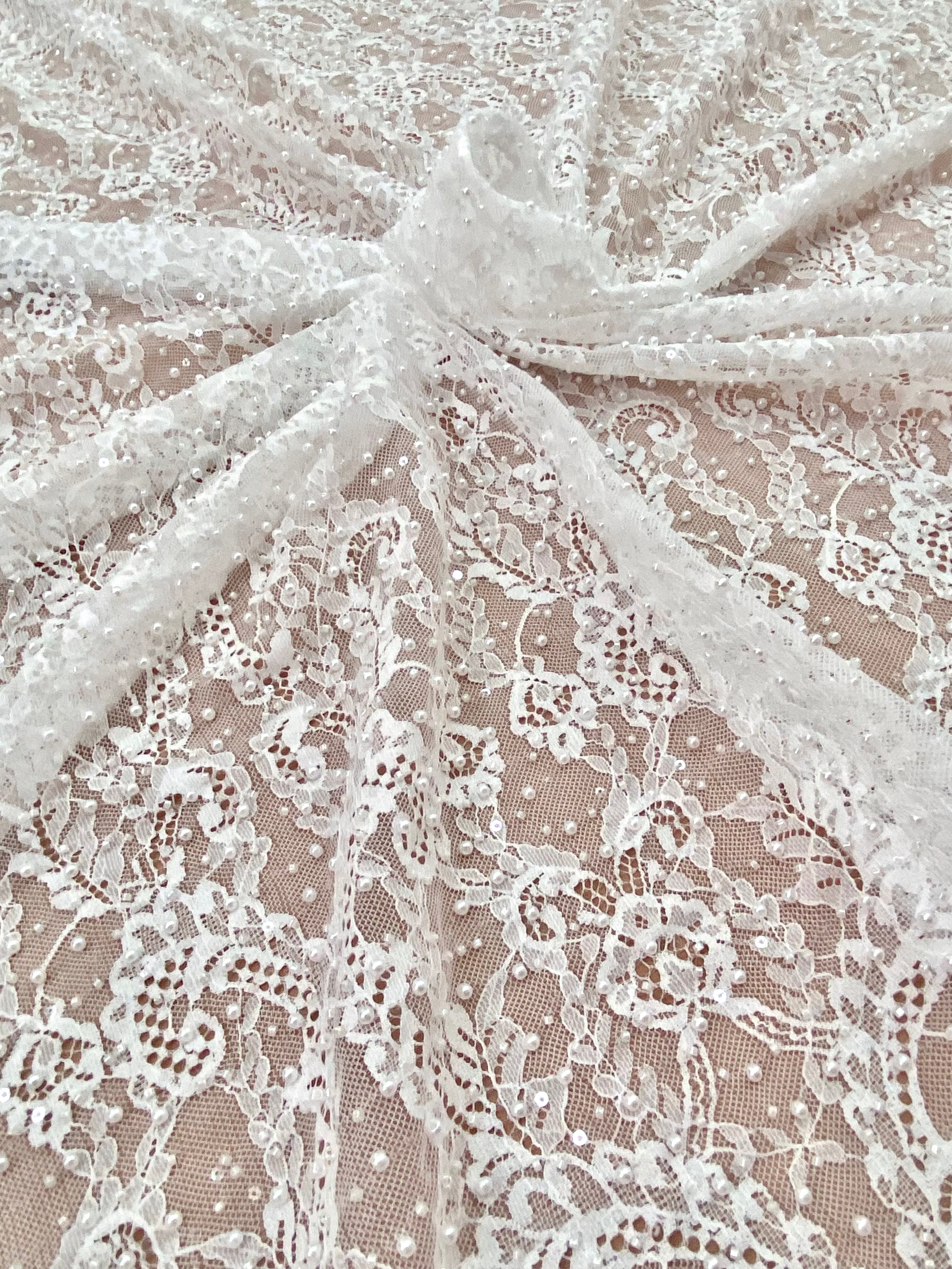Dantela Chantilly Ivory cu Perle, Margele si Paiete - Cupon 3 m