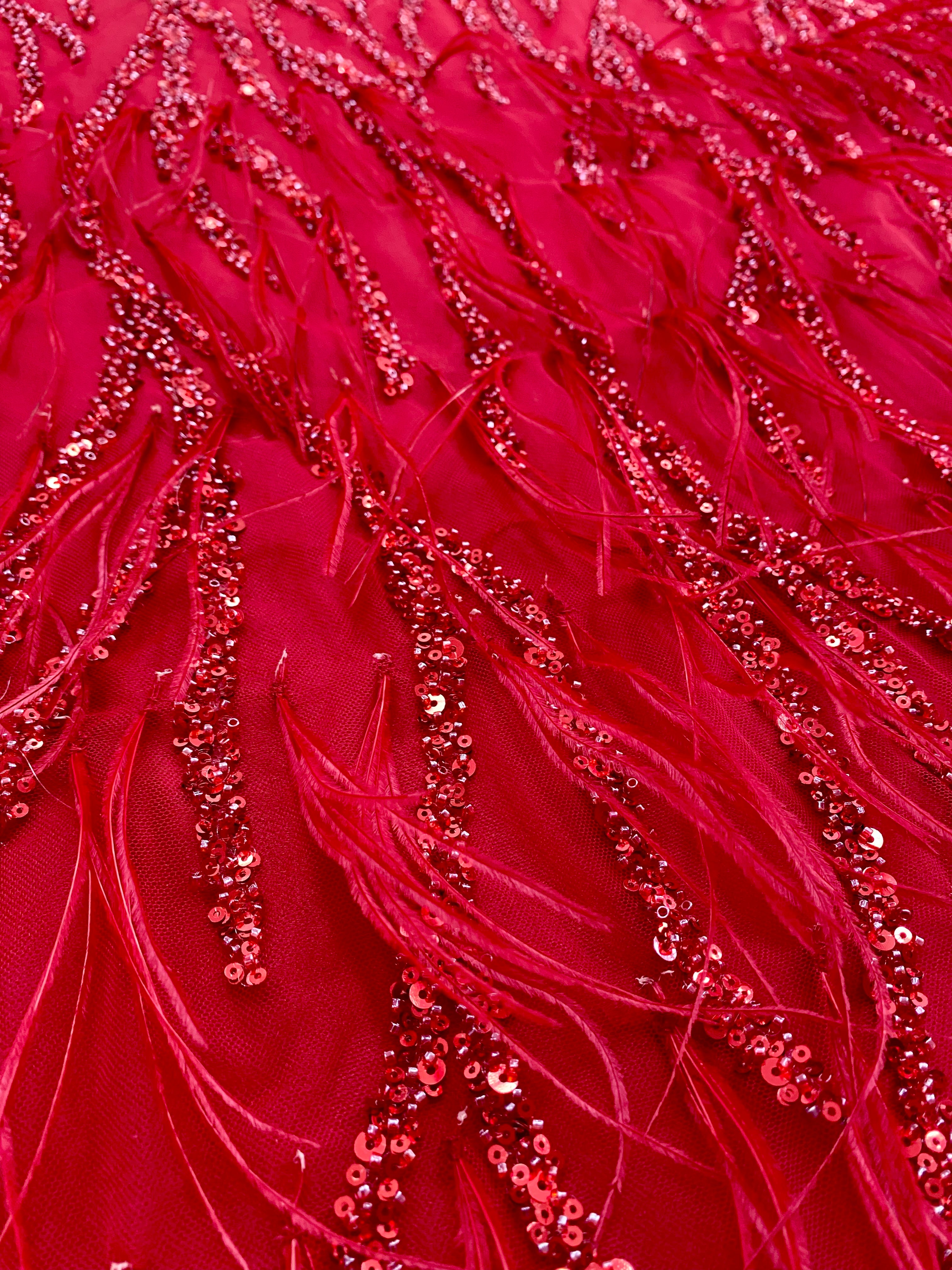 Dantela Couture Rosie cu Pene de Strut, cu Siraguri, cu Margele si Paiete
