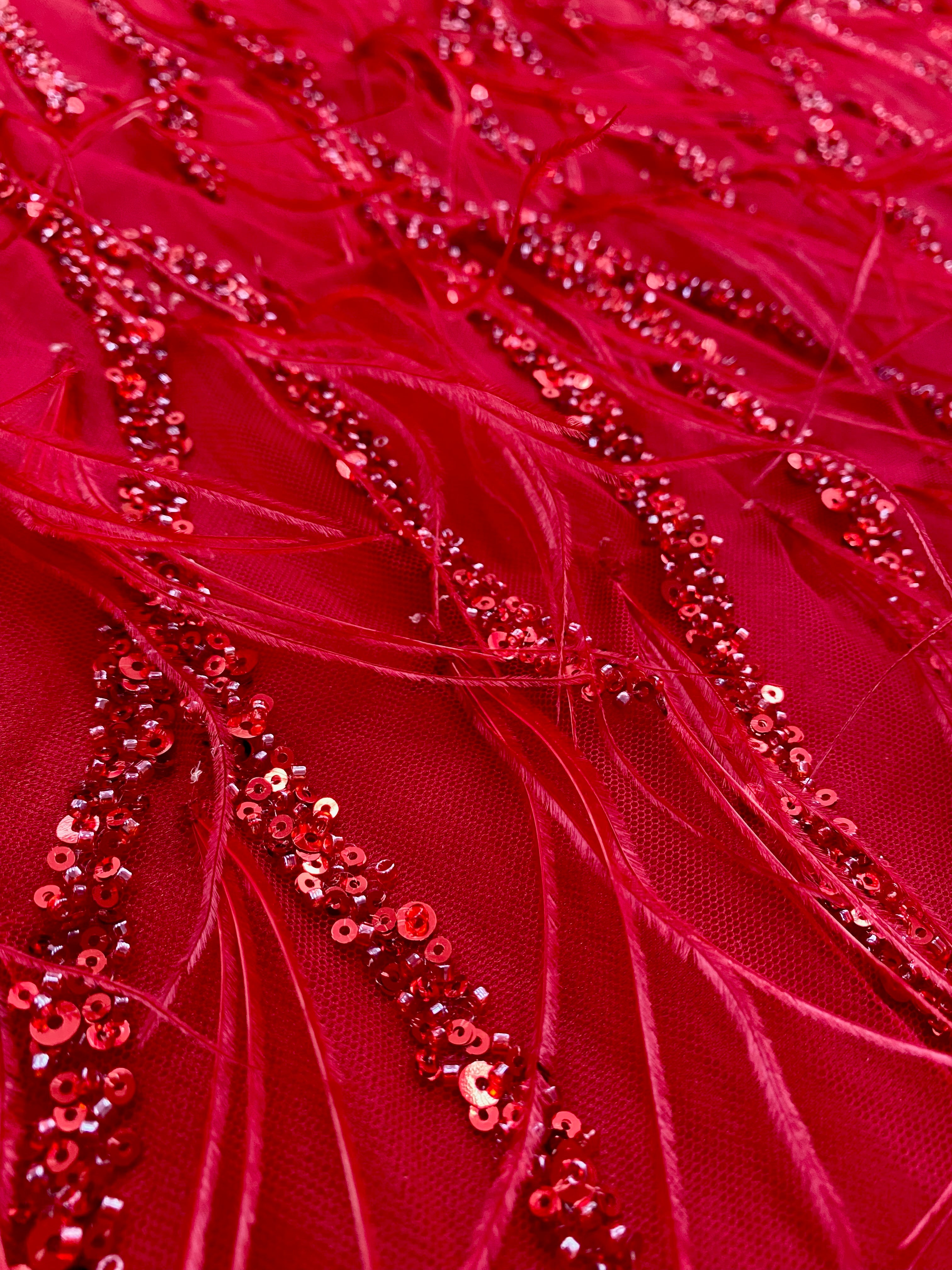 Dantela Couture Rosie cu Pene de Strut, cu Siraguri, cu Margele si Paiete