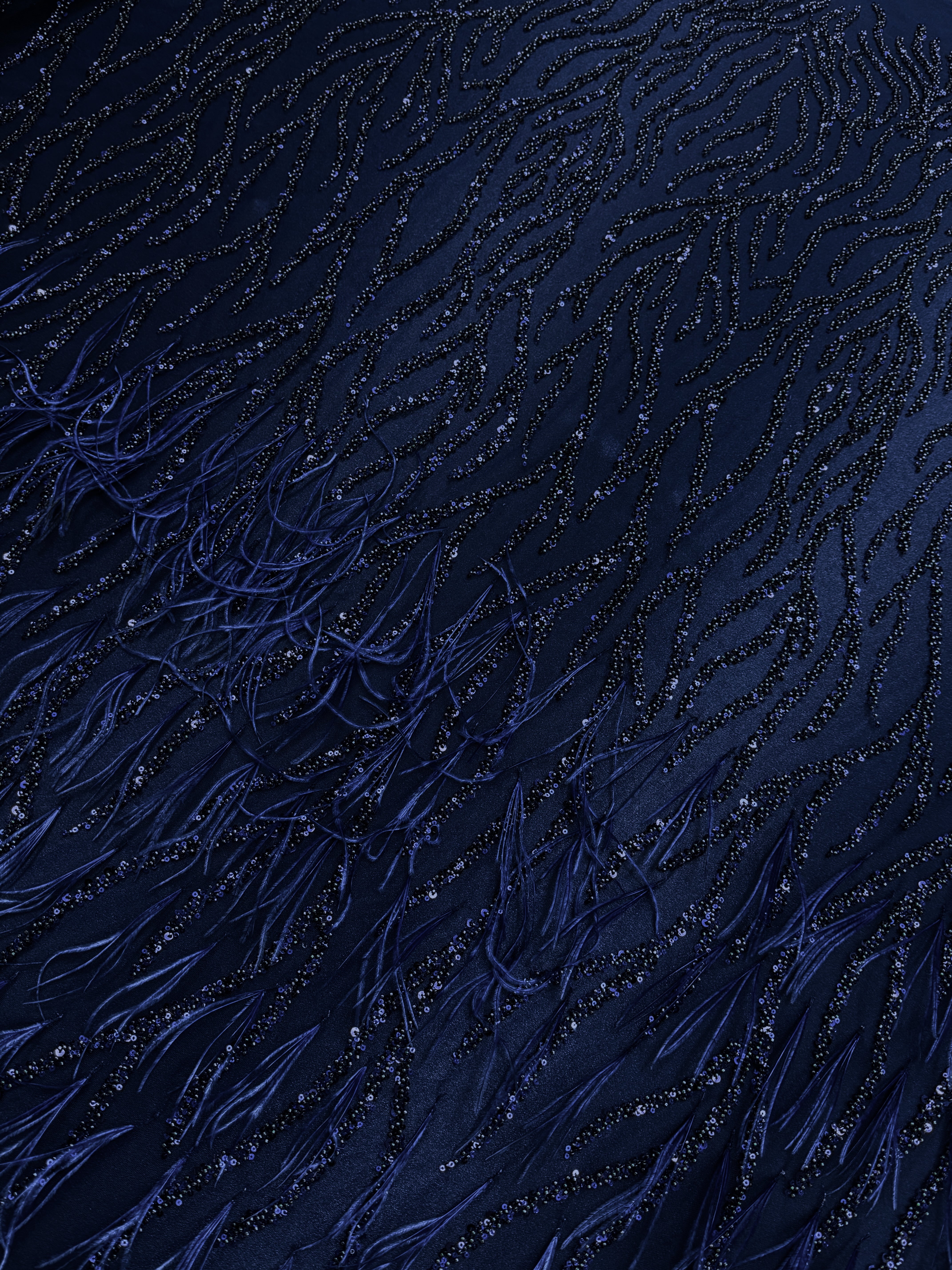 Dantela Couture Bleumarin cu Pene de Strut, cu Siraguri, cu Margele si Paiete