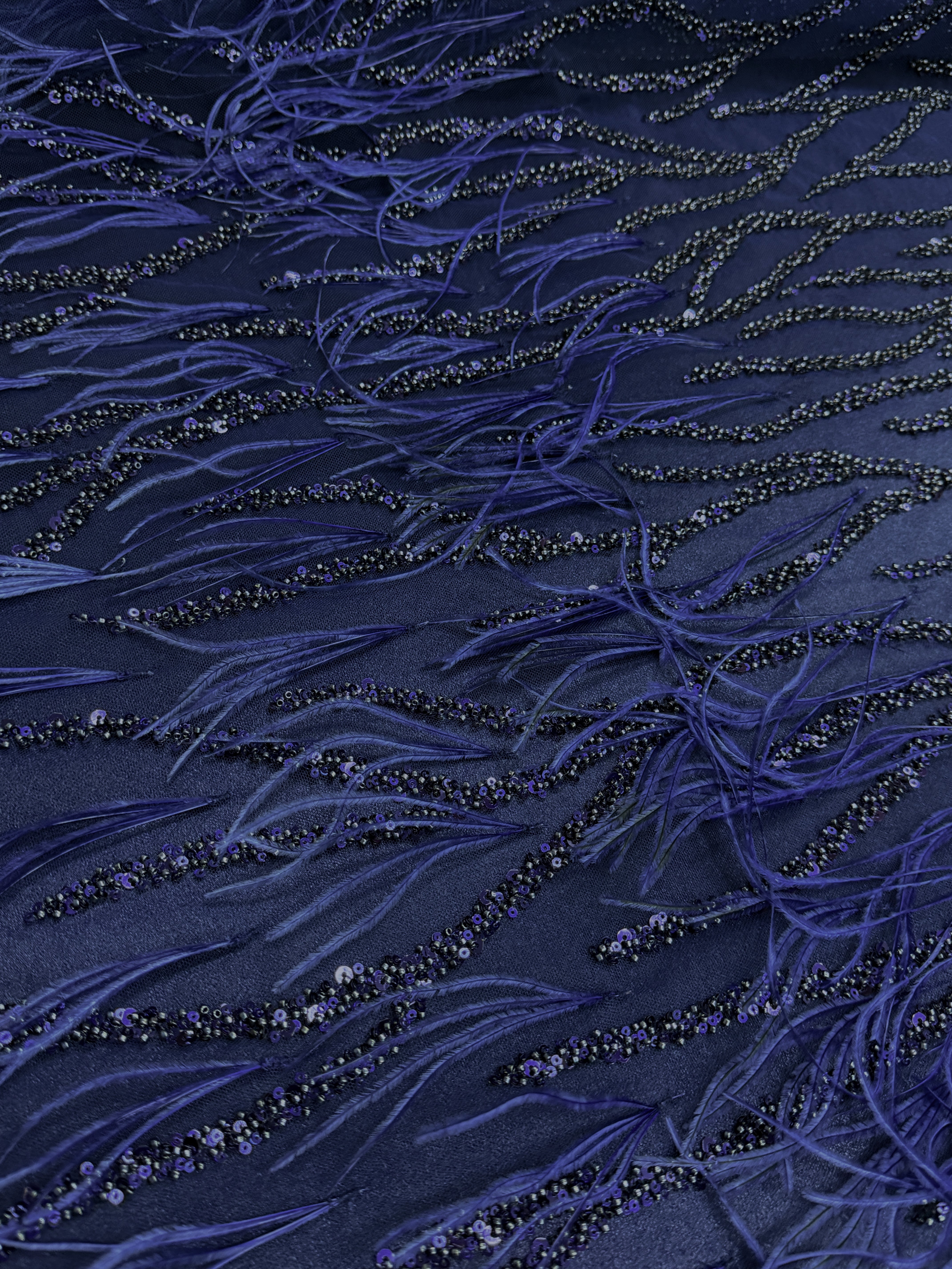 Dantela Couture Bleumarin cu Pene de Strut, cu Siraguri, cu Margele si Paiete