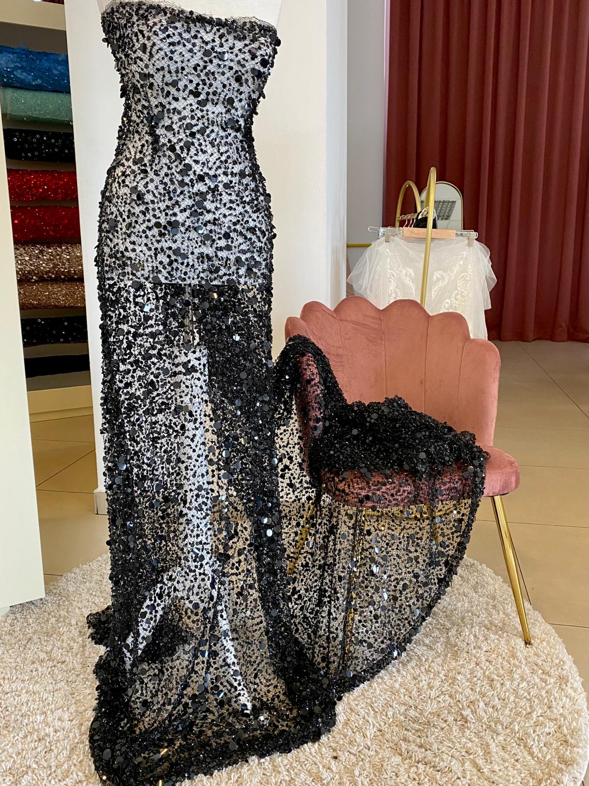 Dantela Neagra Haute Couture