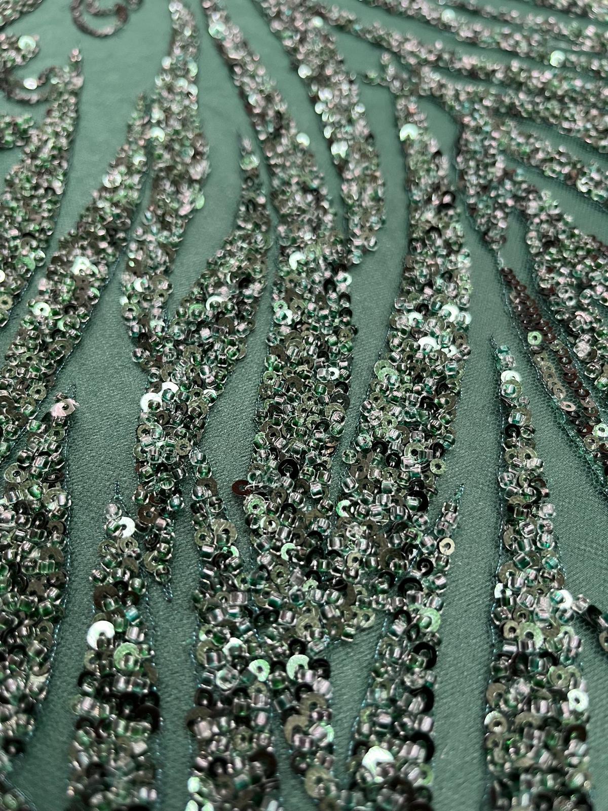 Dantela Couture Verde Smarald cu Siraguri, Margele si Paiete