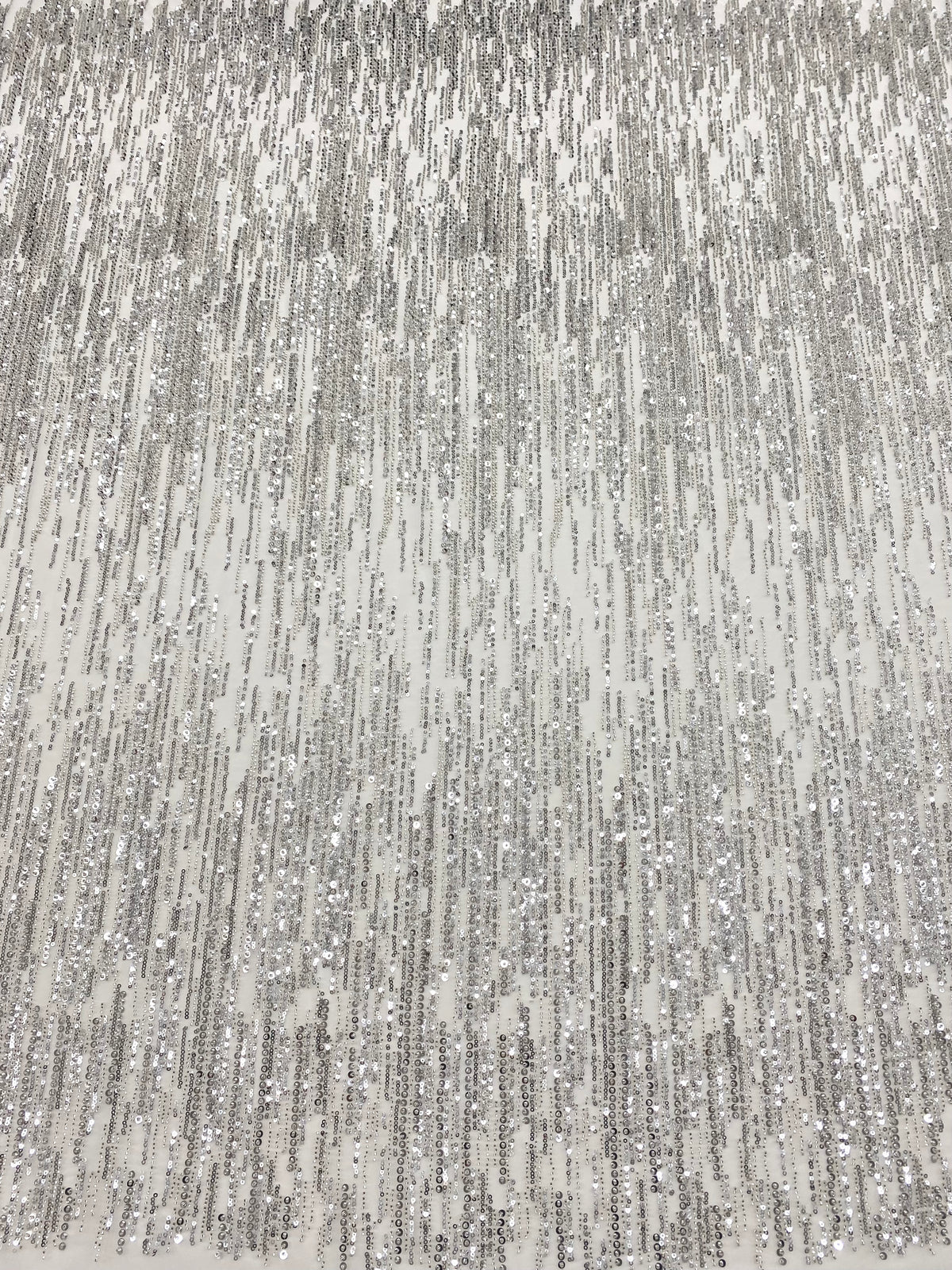 Dantela Couture Argintie pe Tulle Ivory cu Model Liniar, cu Margele si Paiete