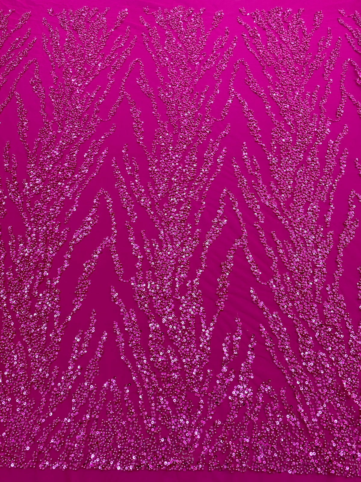 Dantela Couture Fucsia cu Perle, Margele si Paiete