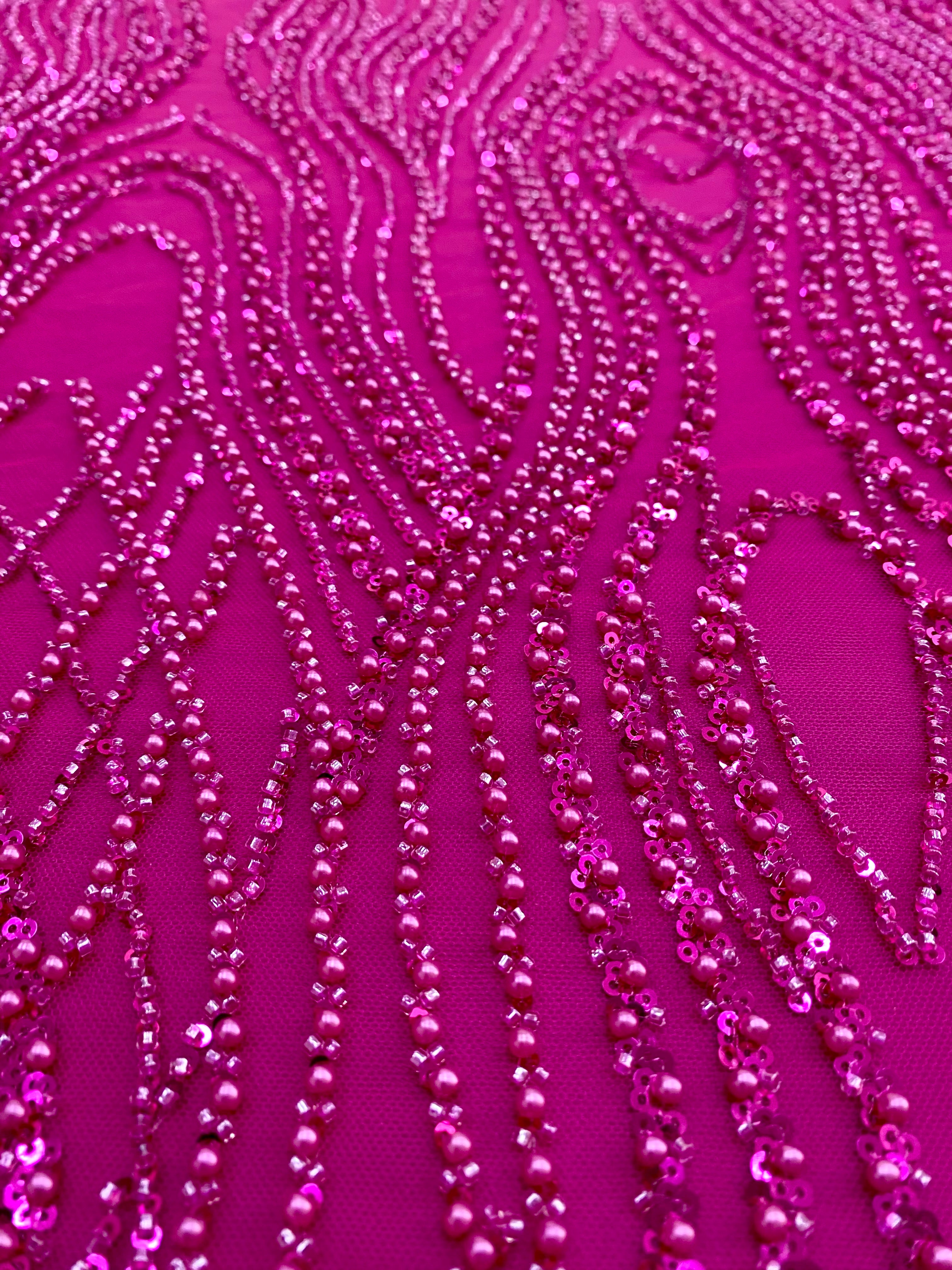 Dantela Couture Fucsia cu Perle, Margele si Paiete