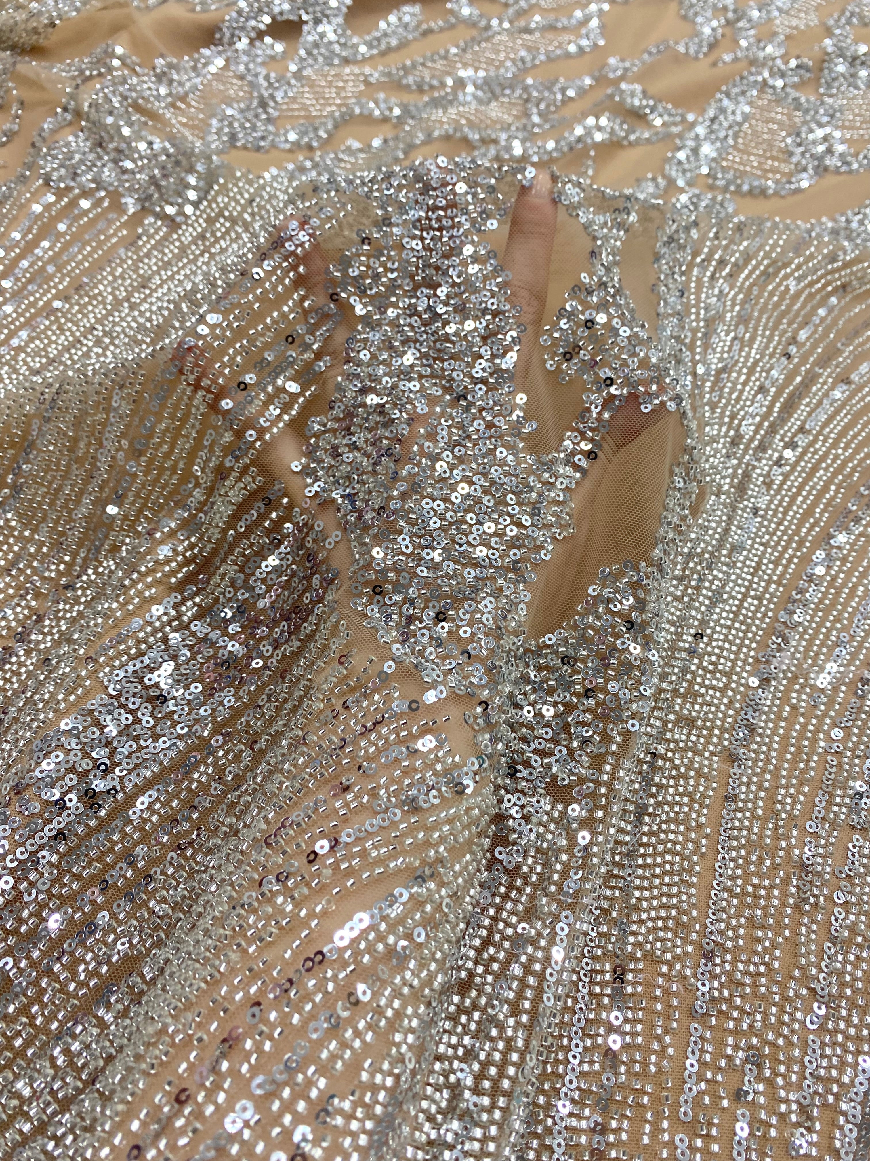Dantela Couture Argintie pe Tulle Nude cu Model Geometric, cu Margele si Paiete