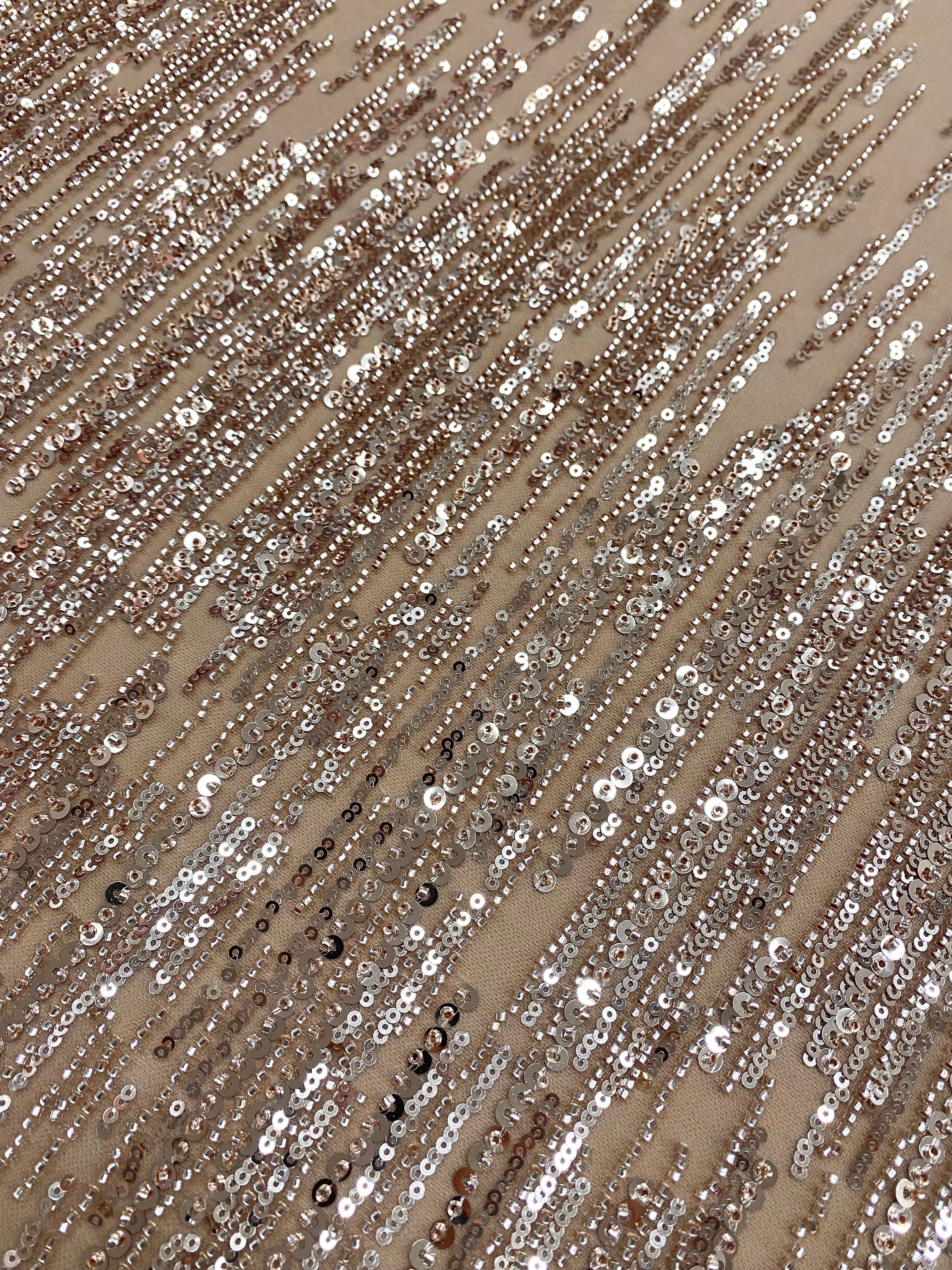 Dantela Couture Arany Rose lineáris mintával, gyöngyökkel és flitterekkel