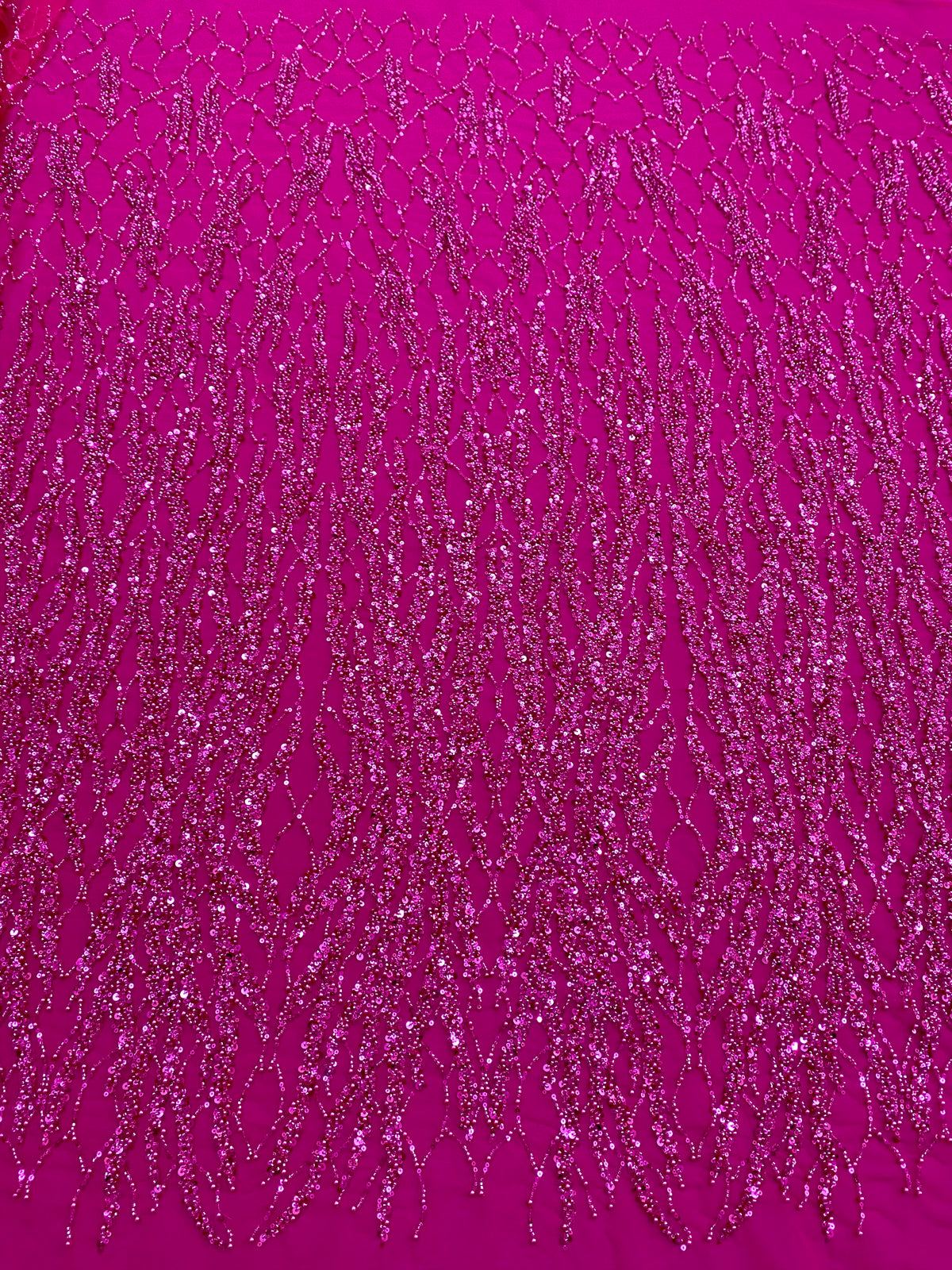 Dantela Couture Fucsia cu Siraguri cu Perle, Margele si Paiete