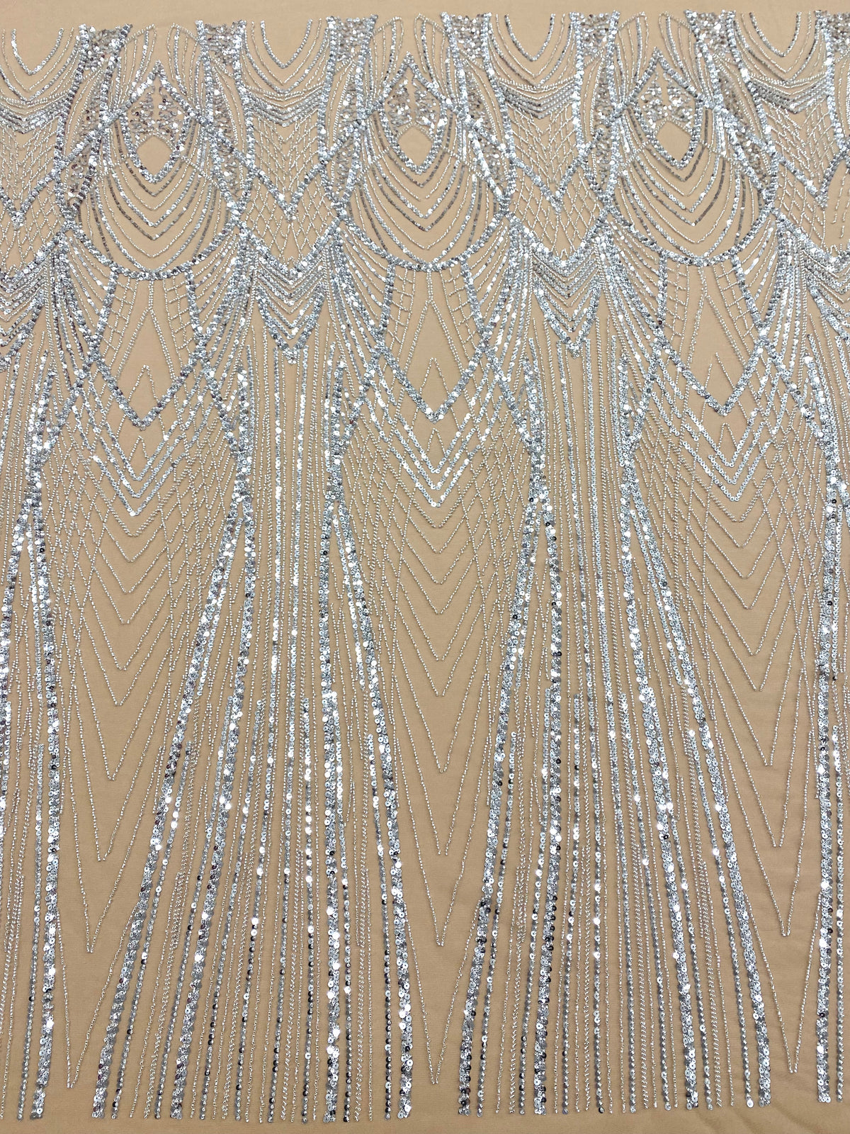 Dantela Couture Argintie pe Tulle Nude cu Panou, cu Margele si Paiete