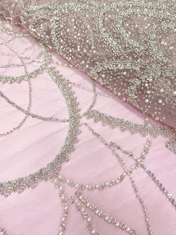 Dantela Couture Argintie pe Tulle Roz cu Model Geometric, cu Perle, Margele si Paiete
