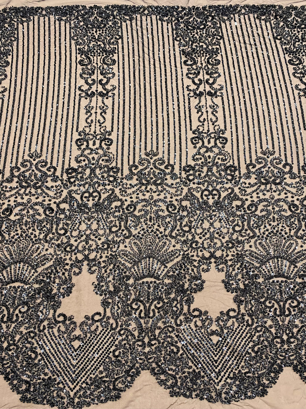 Dantela Couture Neagra cu Model Geometric, cu Perle, Margele si Paiete