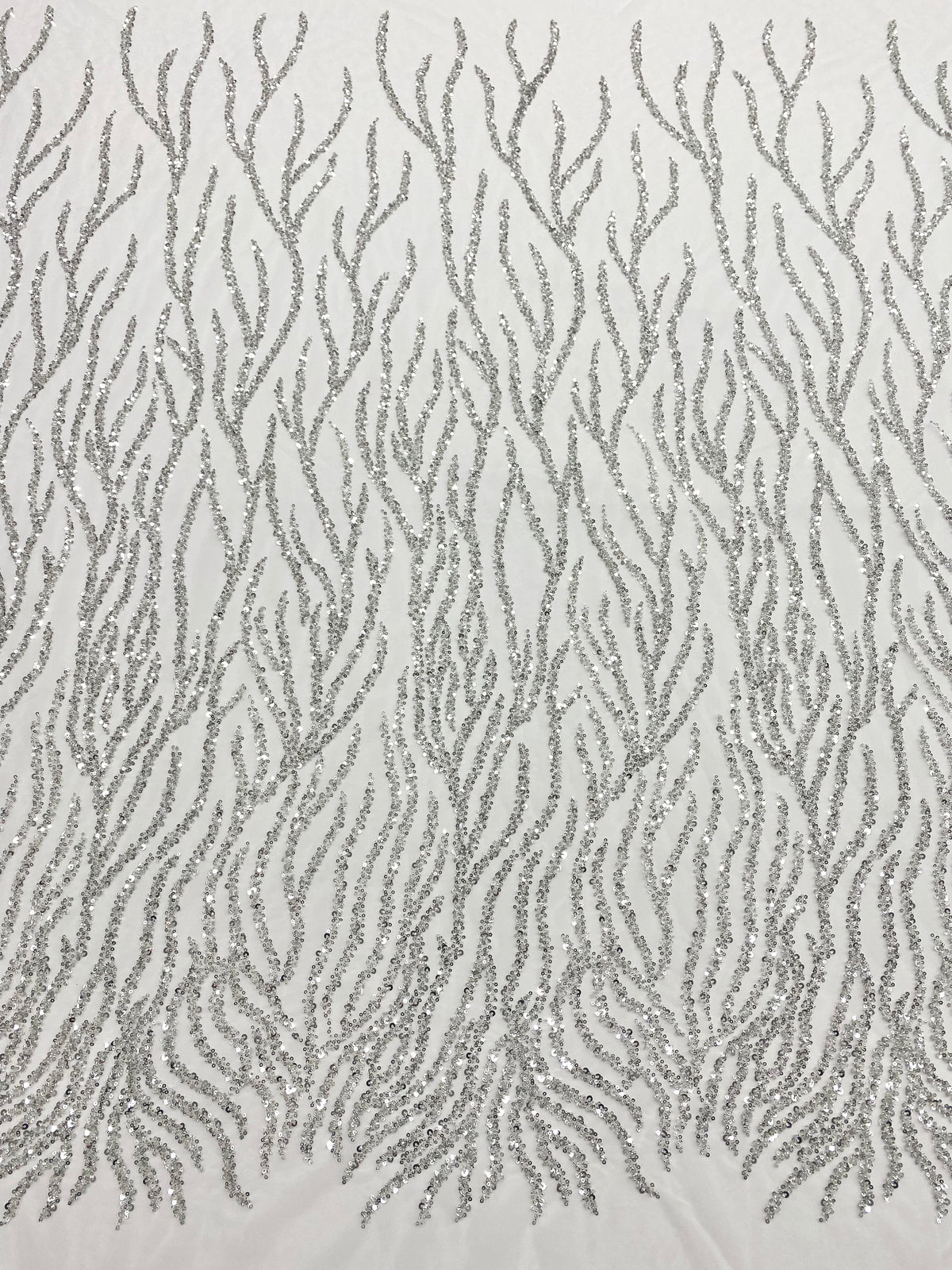 Dantela Couture Argintie pe Tulle Ivory cu Siraguri, cu Margele si Paiete