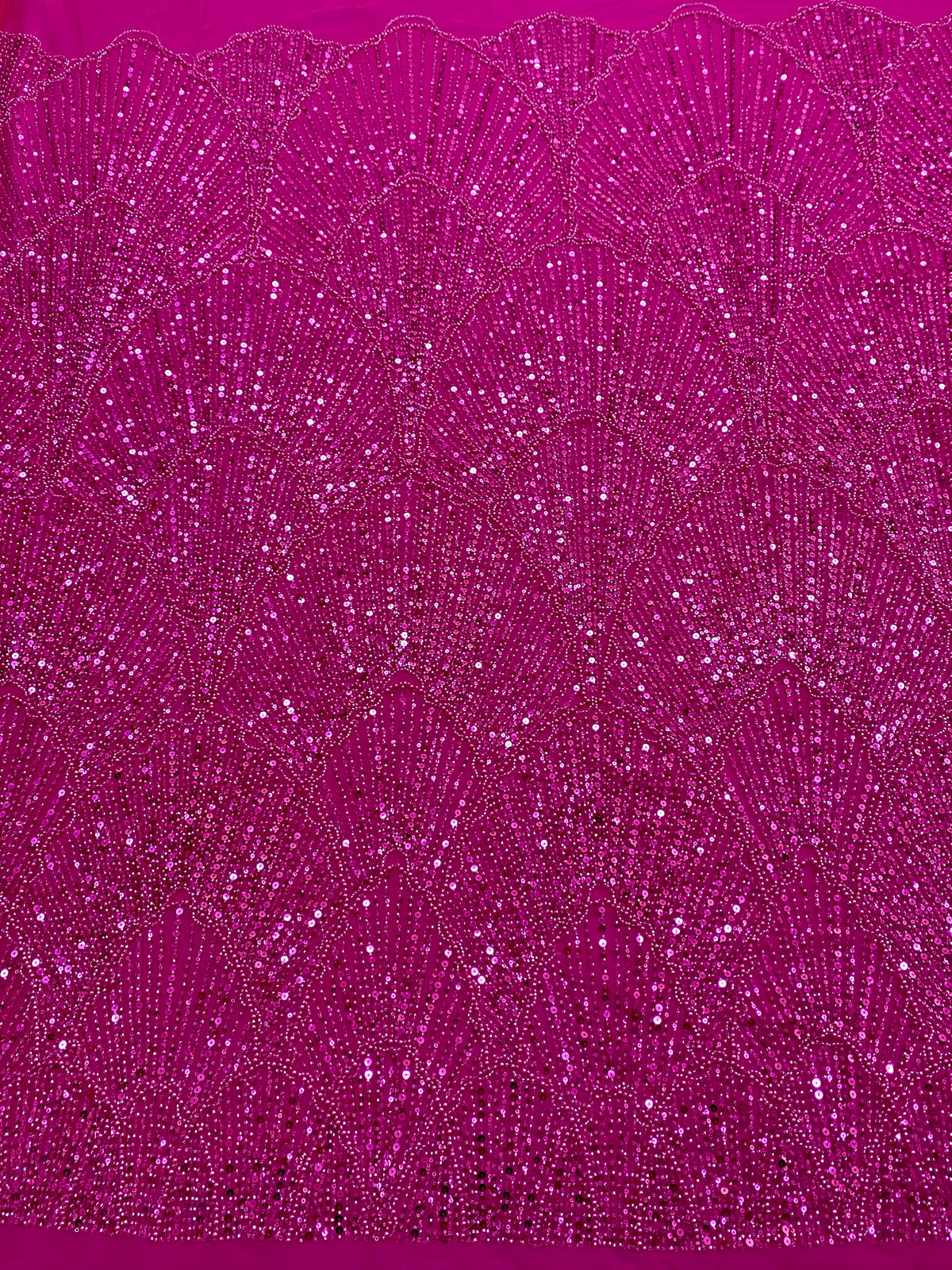 Dantela Couture Fucsia cu Model Geometric, cu Perle, Margele si Paiete