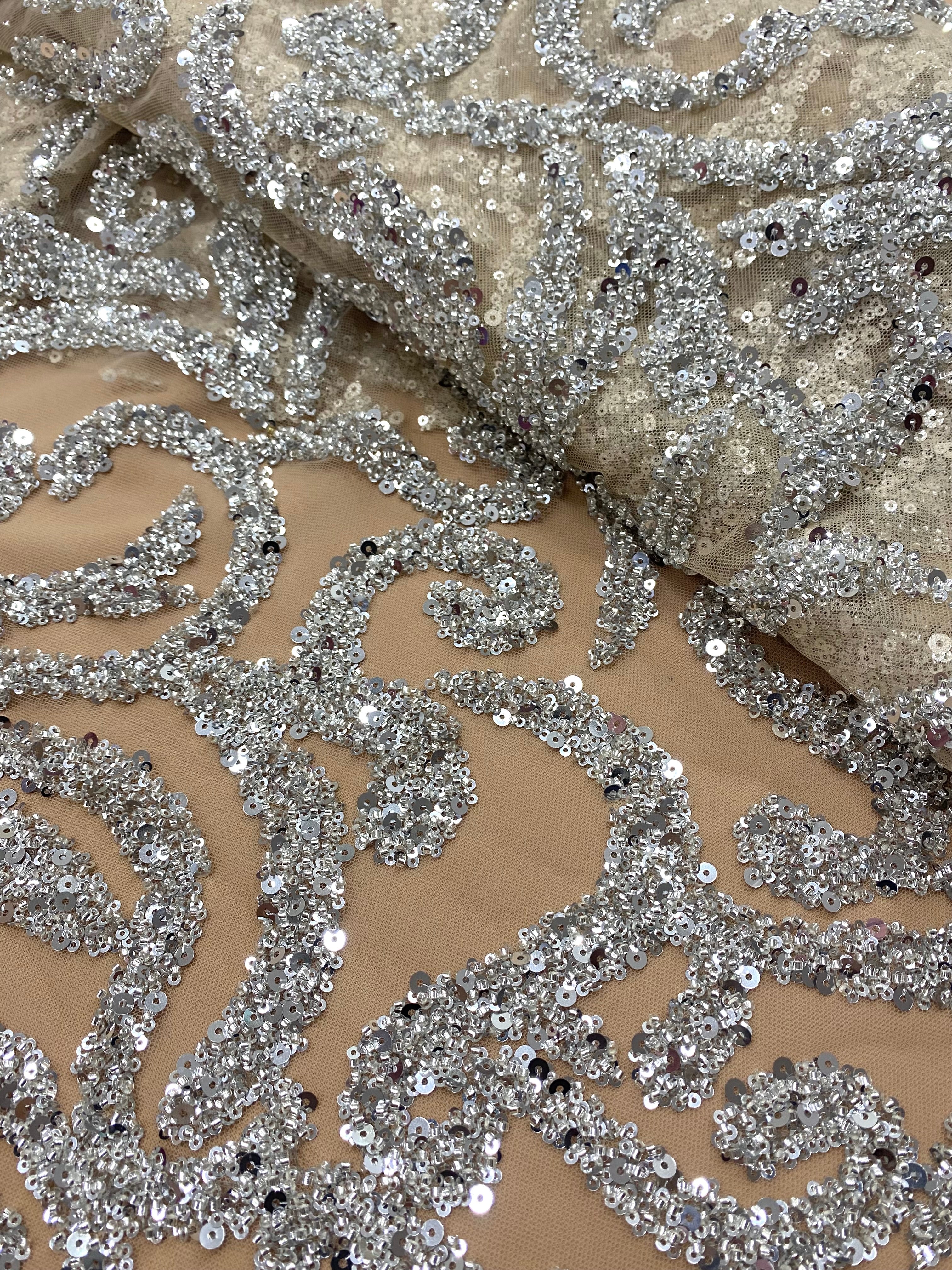 Dantela Couture Argintie pe Tulle Nude cu Margele si Paiete