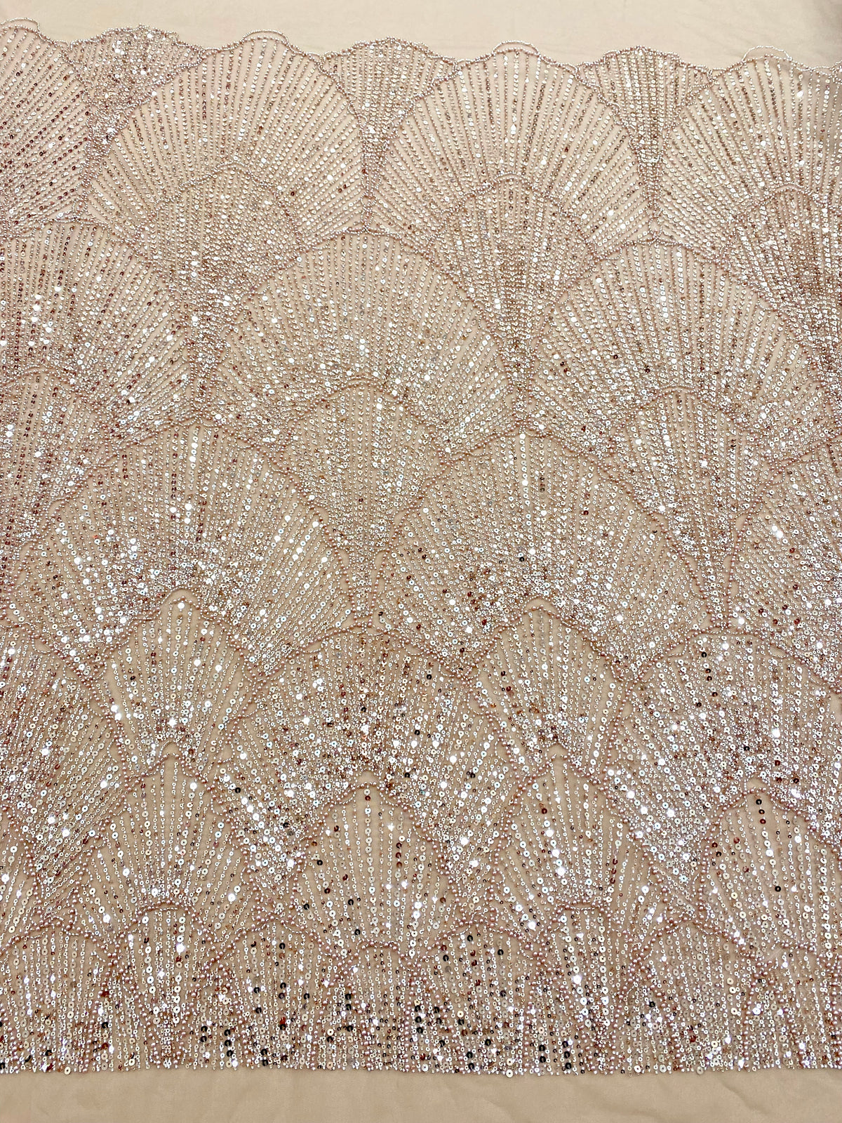 Dantela Couture Auriu Rose cu Model Geometric, cu Perle, Margele si Paiete