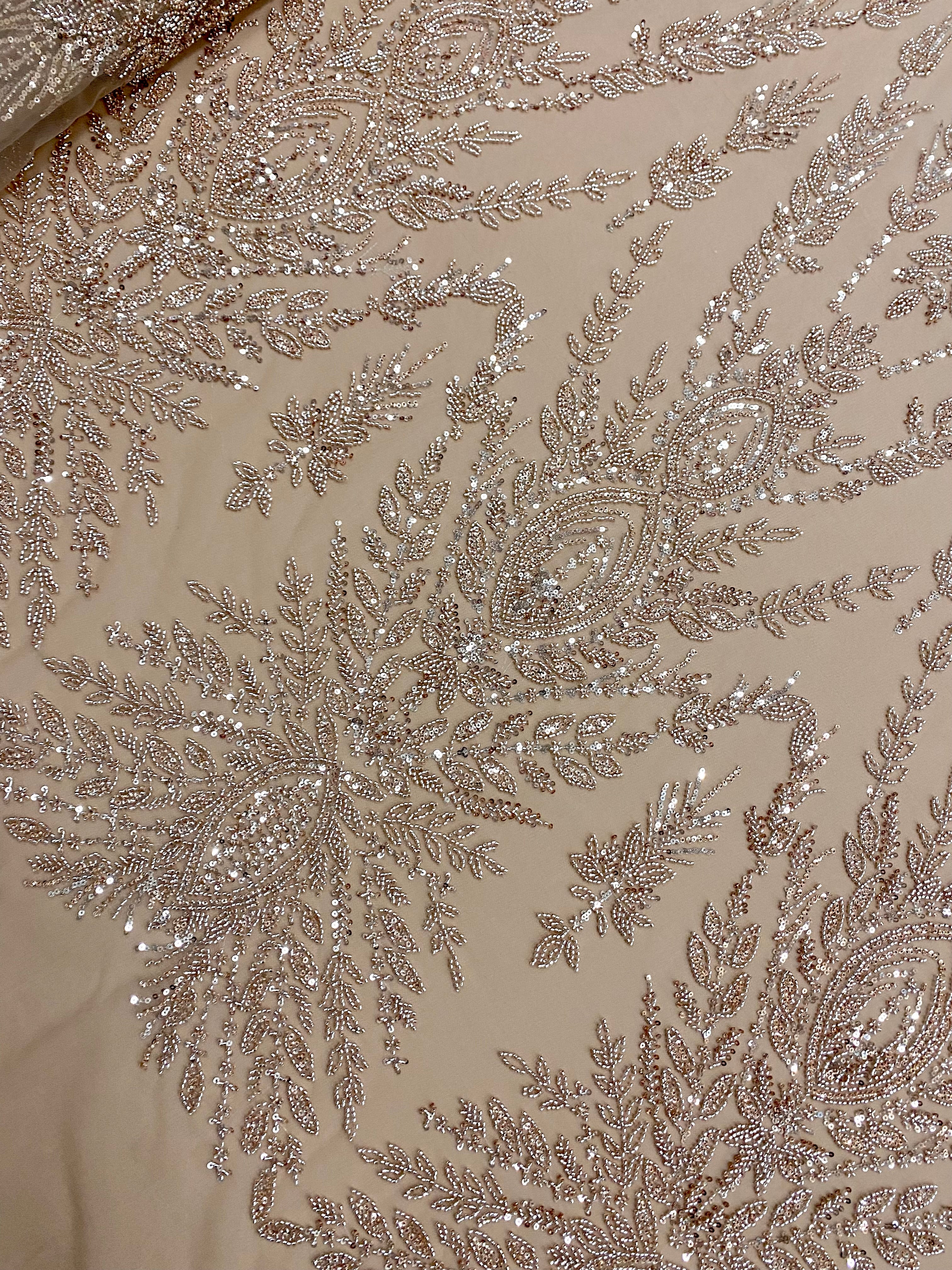 Dantela Couture Arany Rose Szimmetrikus Mintával, Gyöngyökkel és Flitterekkel