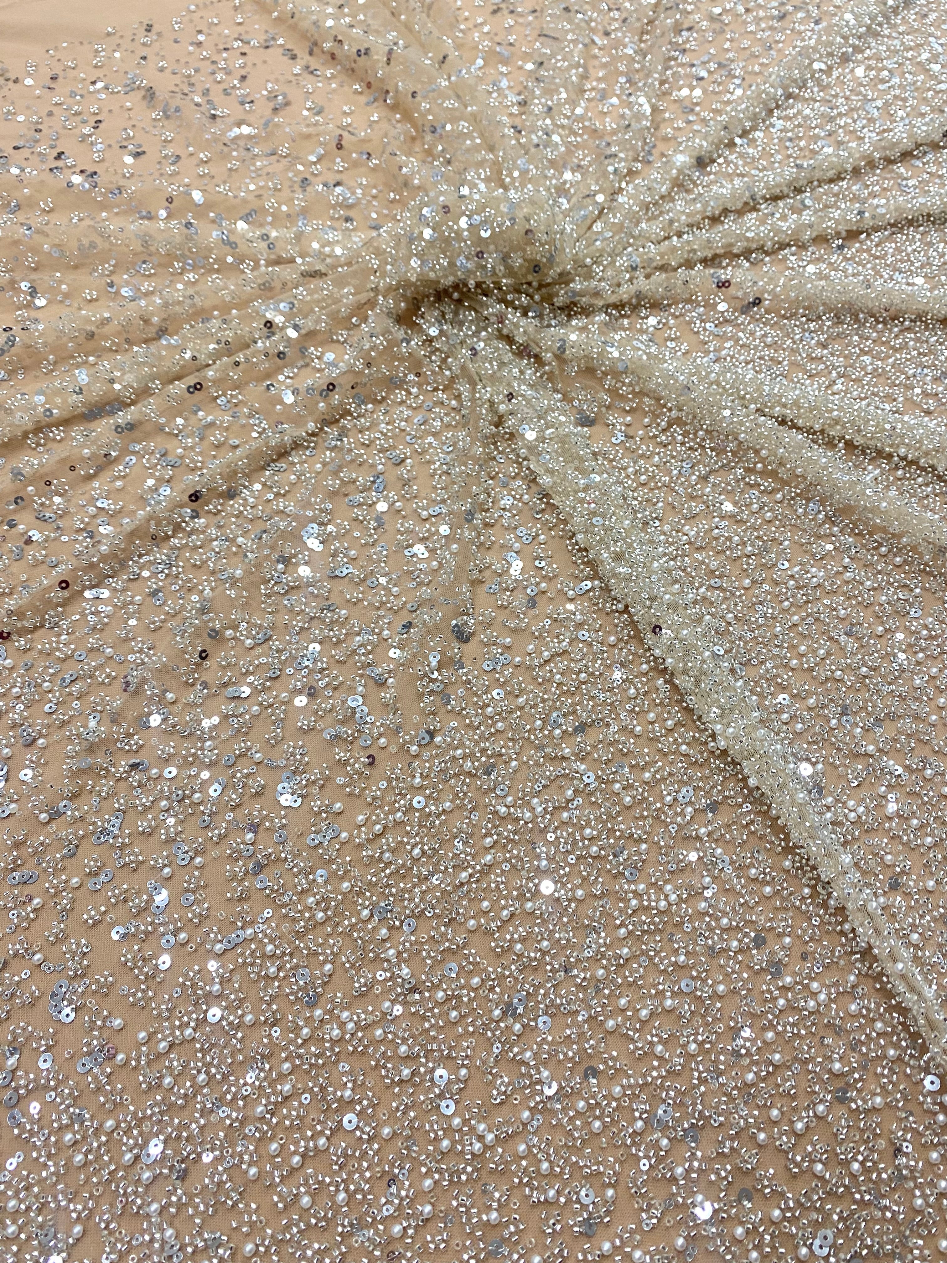 Dantela Couture Argintie pe Tulle Nude in Degrade, cu Perle, Margele si Paiete