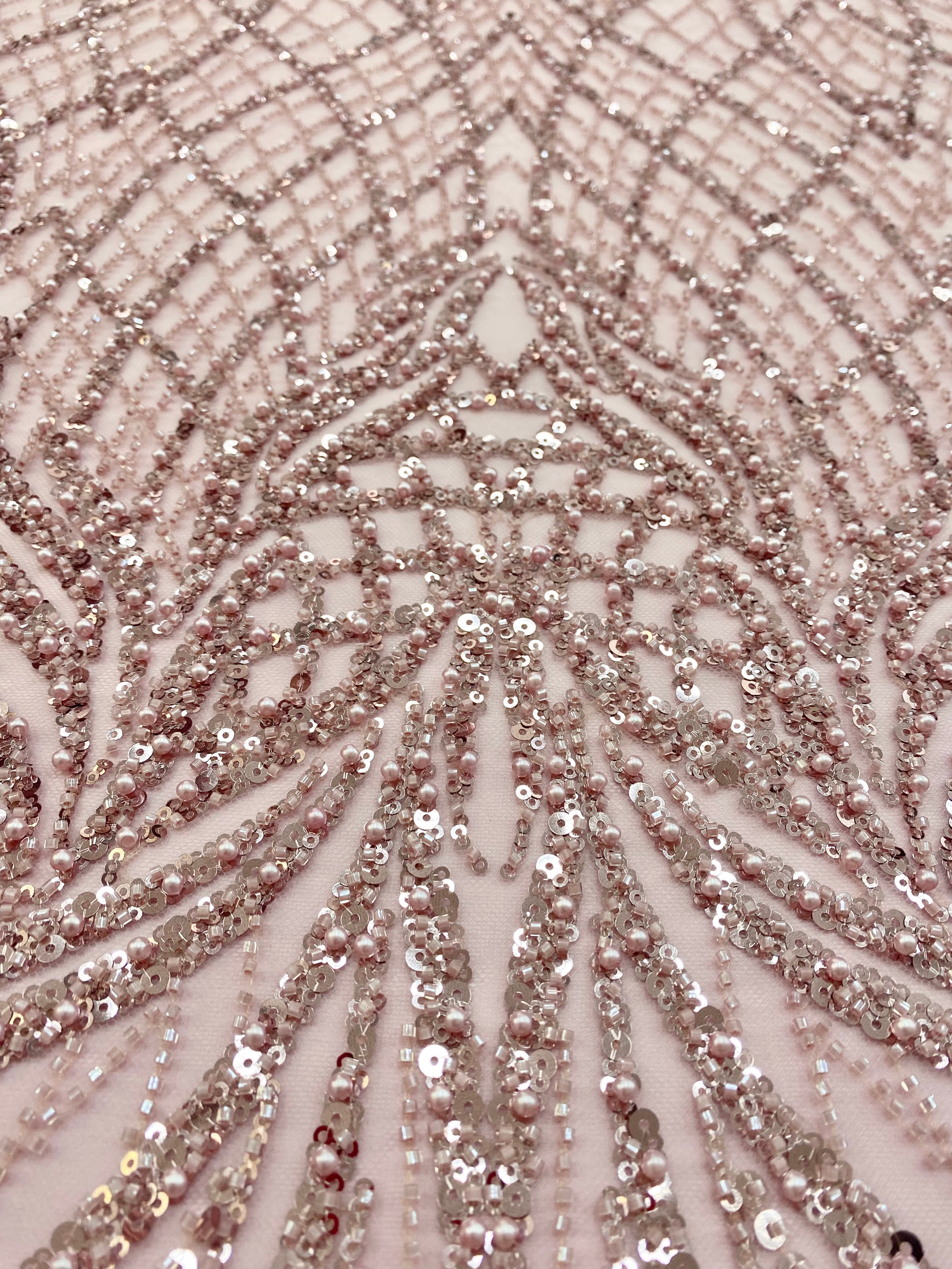 Dantela Couture Roz cu Model Simetric, cu Perle, Margele si Paiete