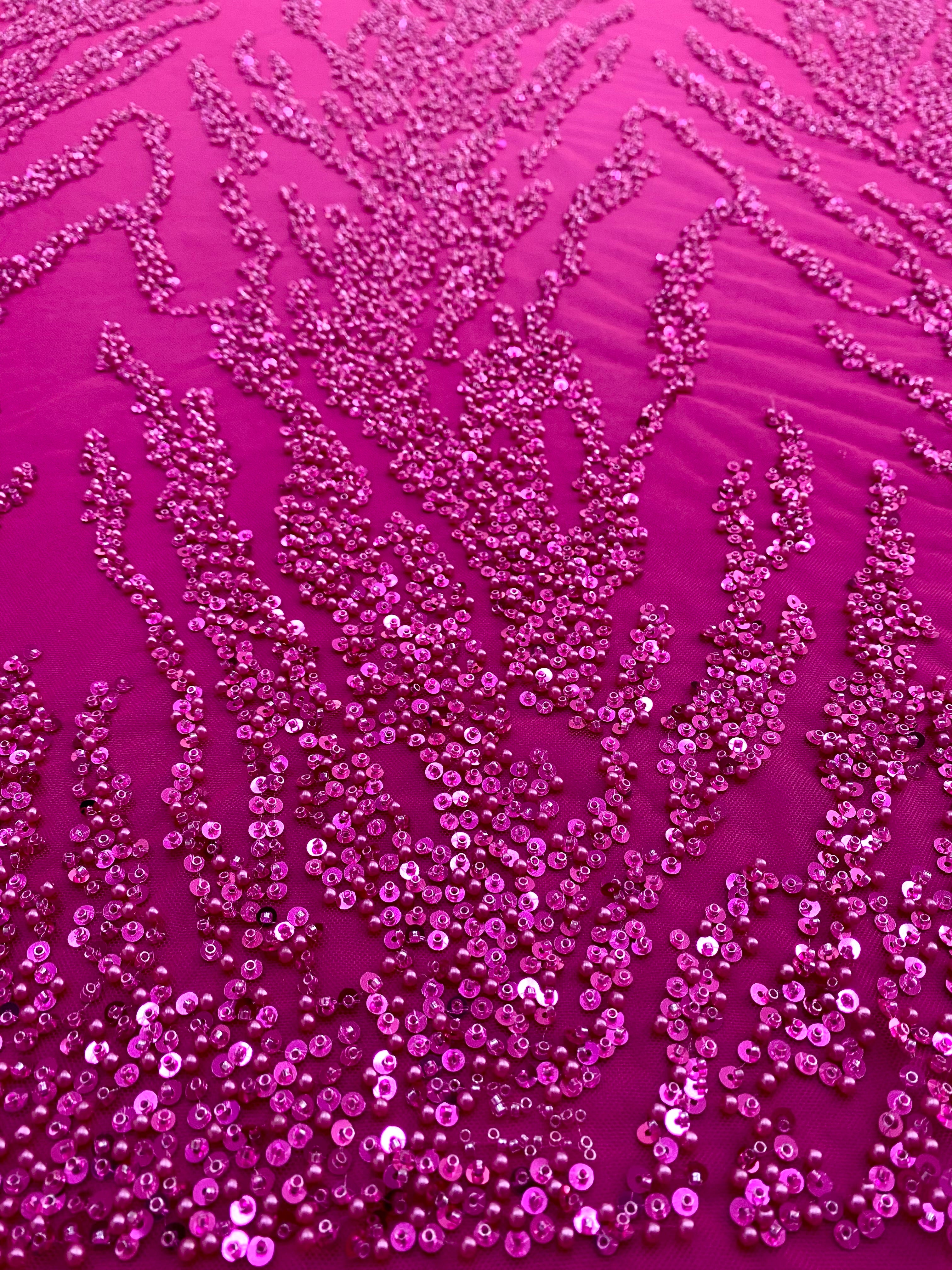 Dantela Couture Fucsia cu Perle, Margele si Paiete