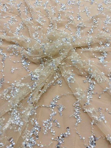 Dantela Couture Argintie pe Tulle Nude, cu Perle, Margele si Paiete