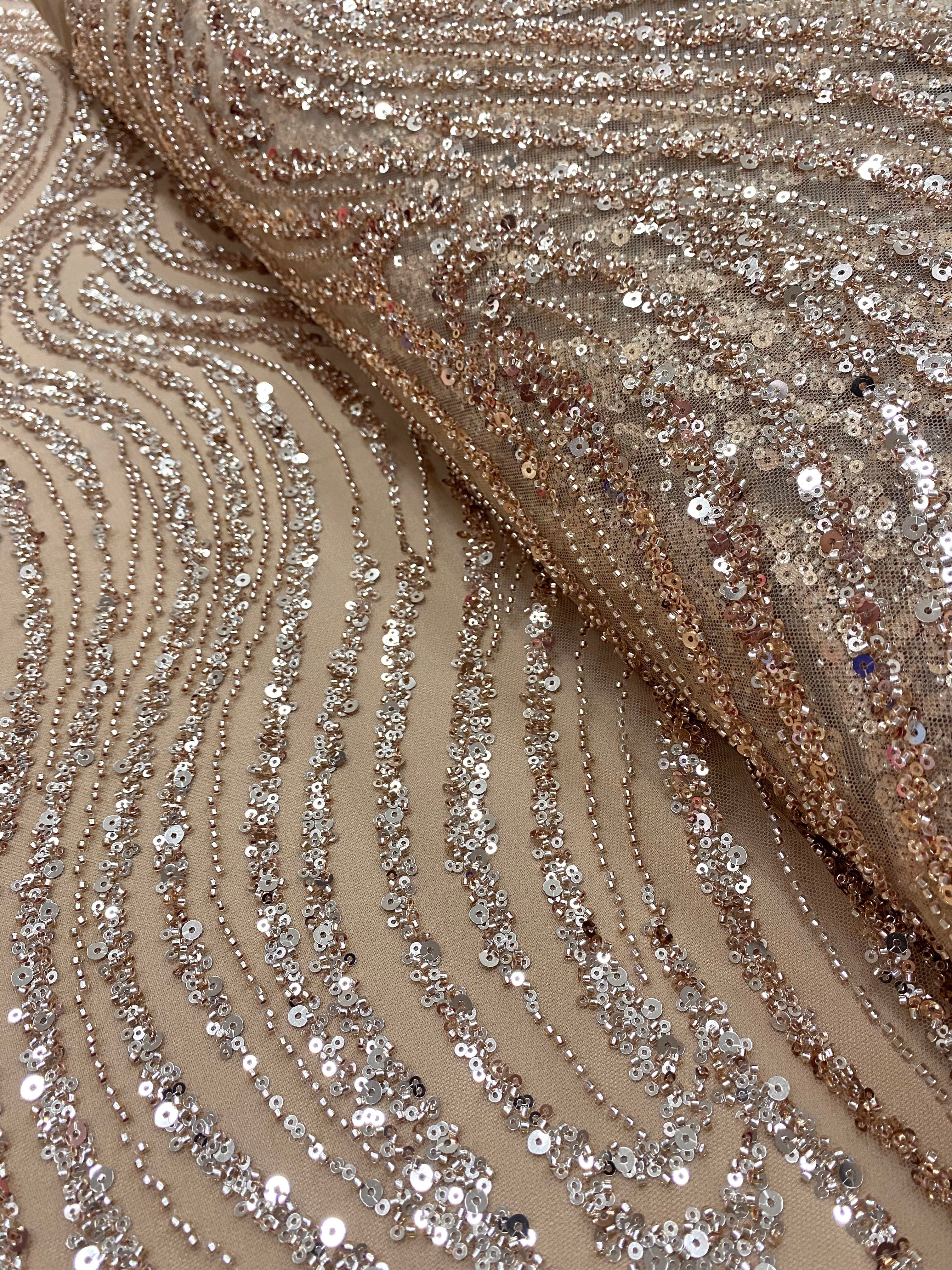 Dantela Couture Arany Rose lineáris mintával, gyöngyökkel és flitterekkel