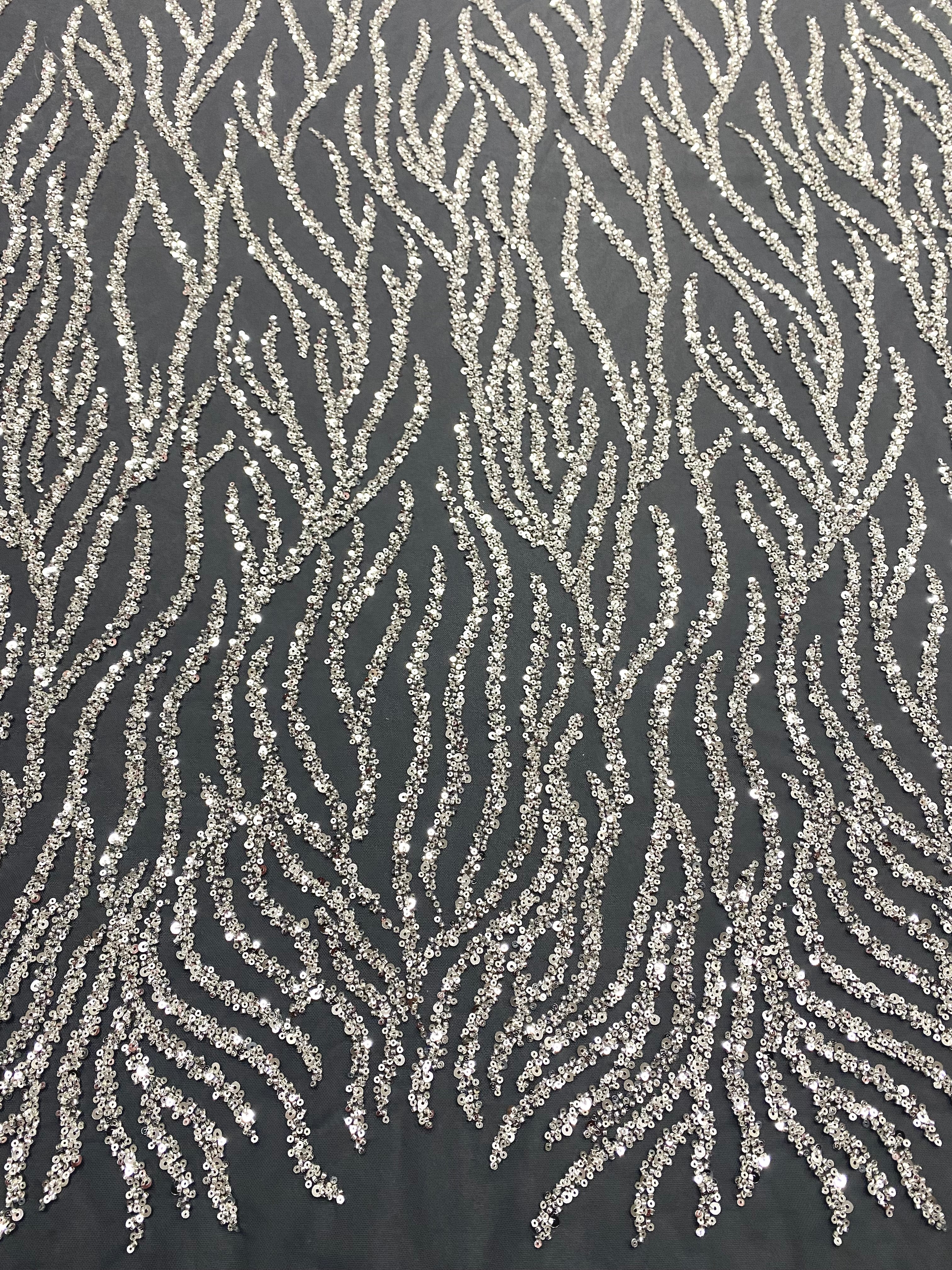 Dantela Couture Argintie pe Tulle Antracit cu Siraguri, cu Margele si Paiete