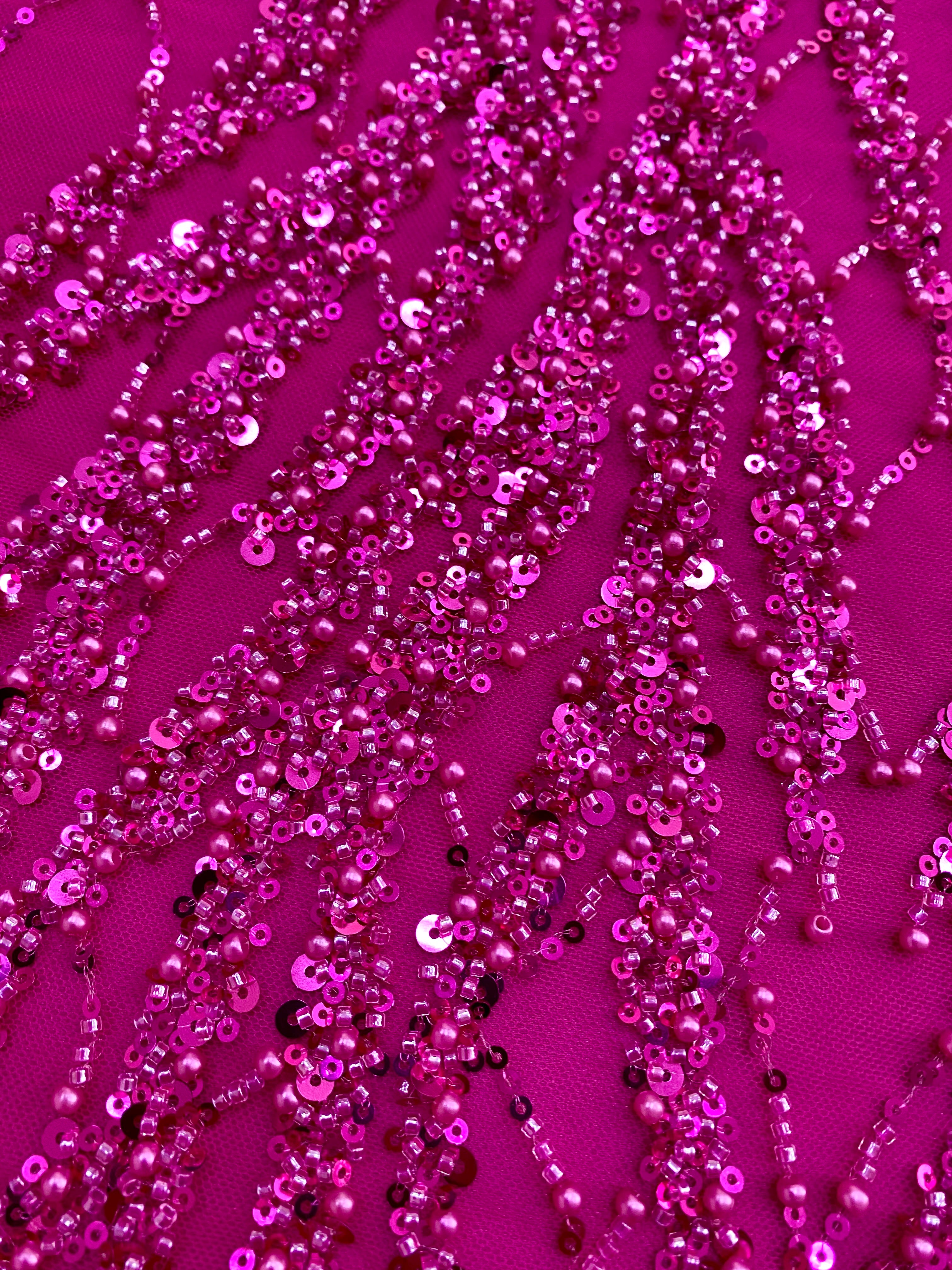 Dantela Couture Fucsia cu Siraguri cu Perle, Margele si Paiete