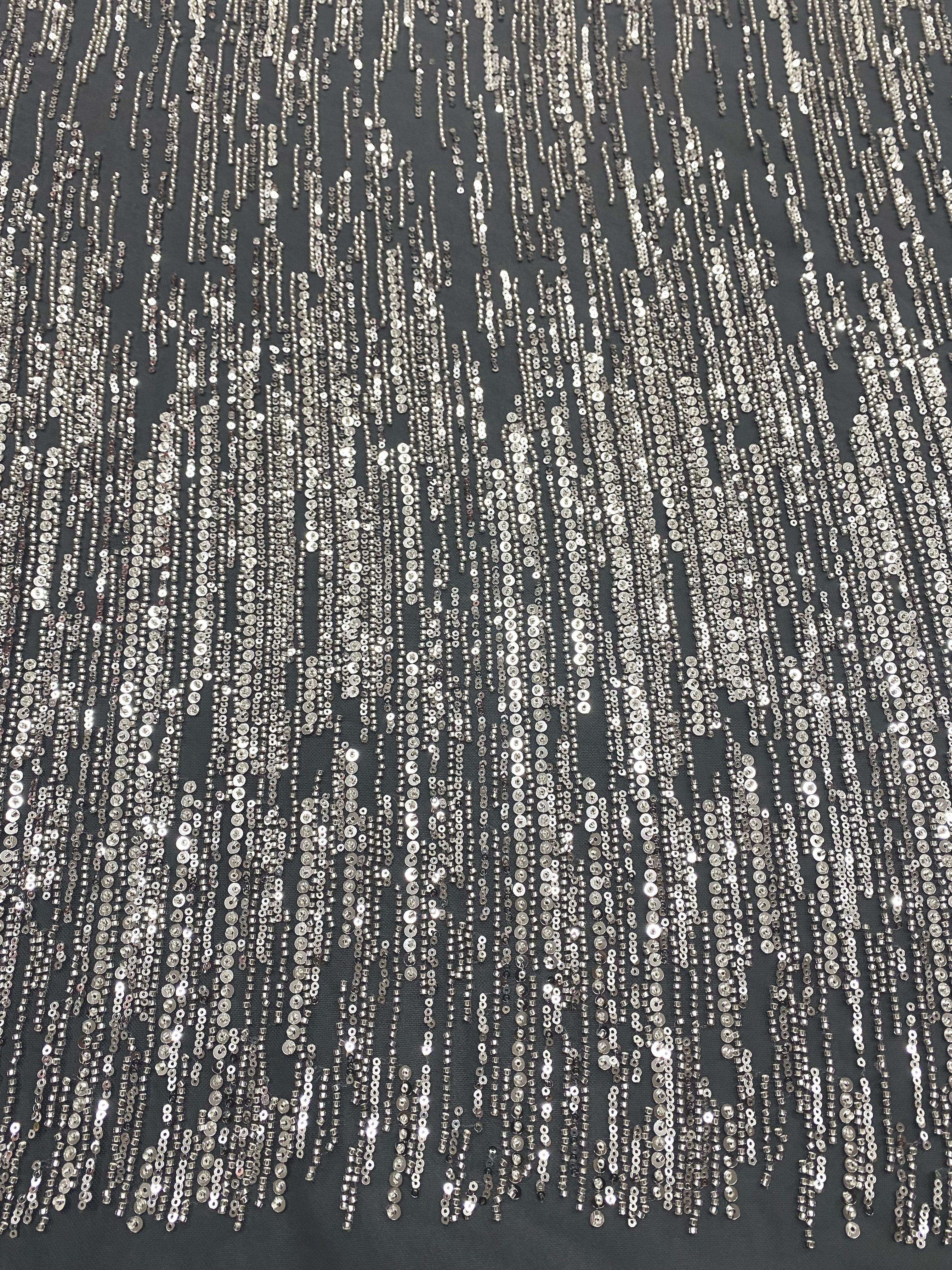 Dantela Couture Argintie pe Tulle Gri Antracit cu Model Liniar, cu Margele si Paiete
