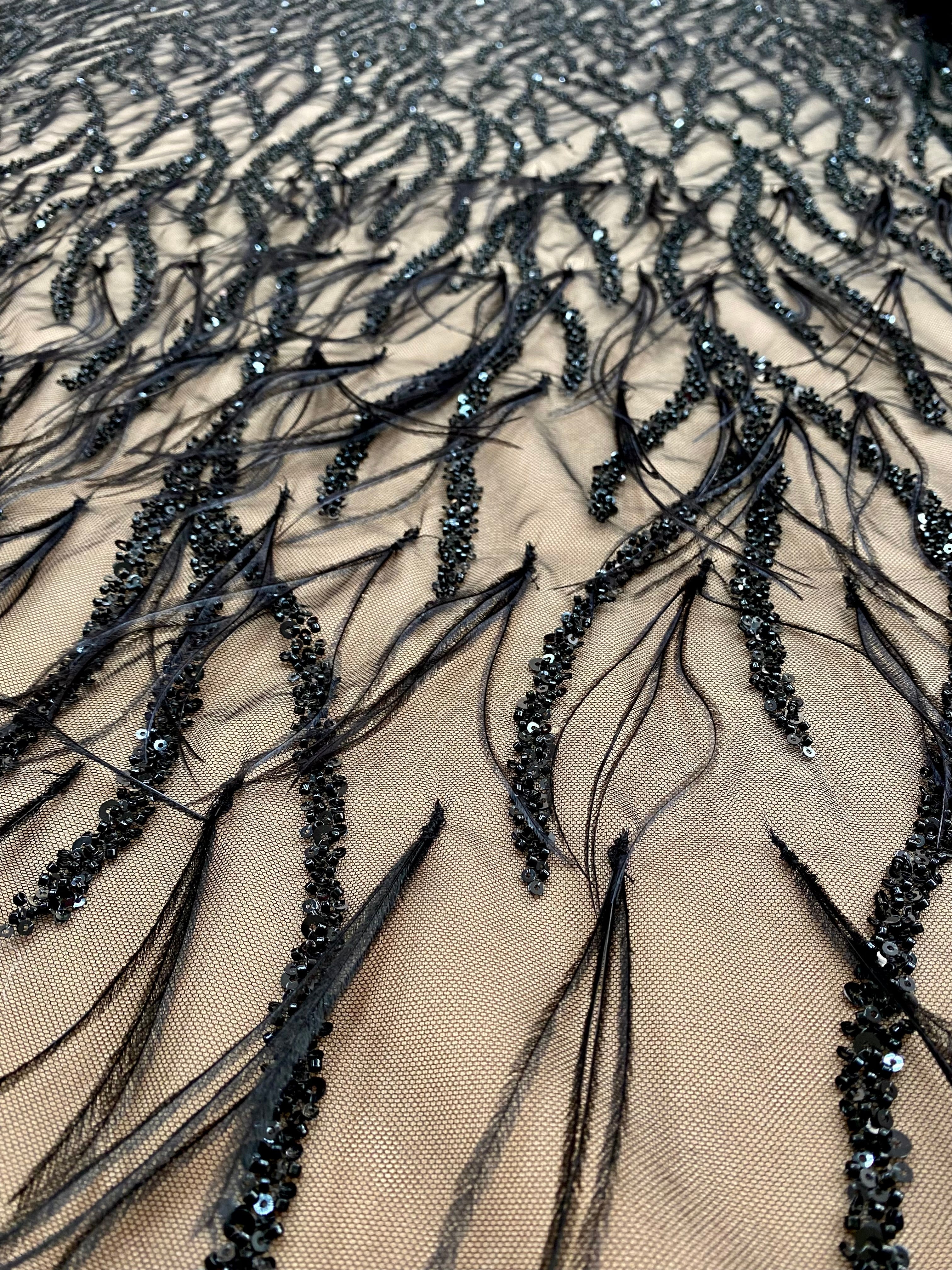 Dantela Couture Neagra cu Pene de Strut, cu Siraguri, cu Margele si Paiete