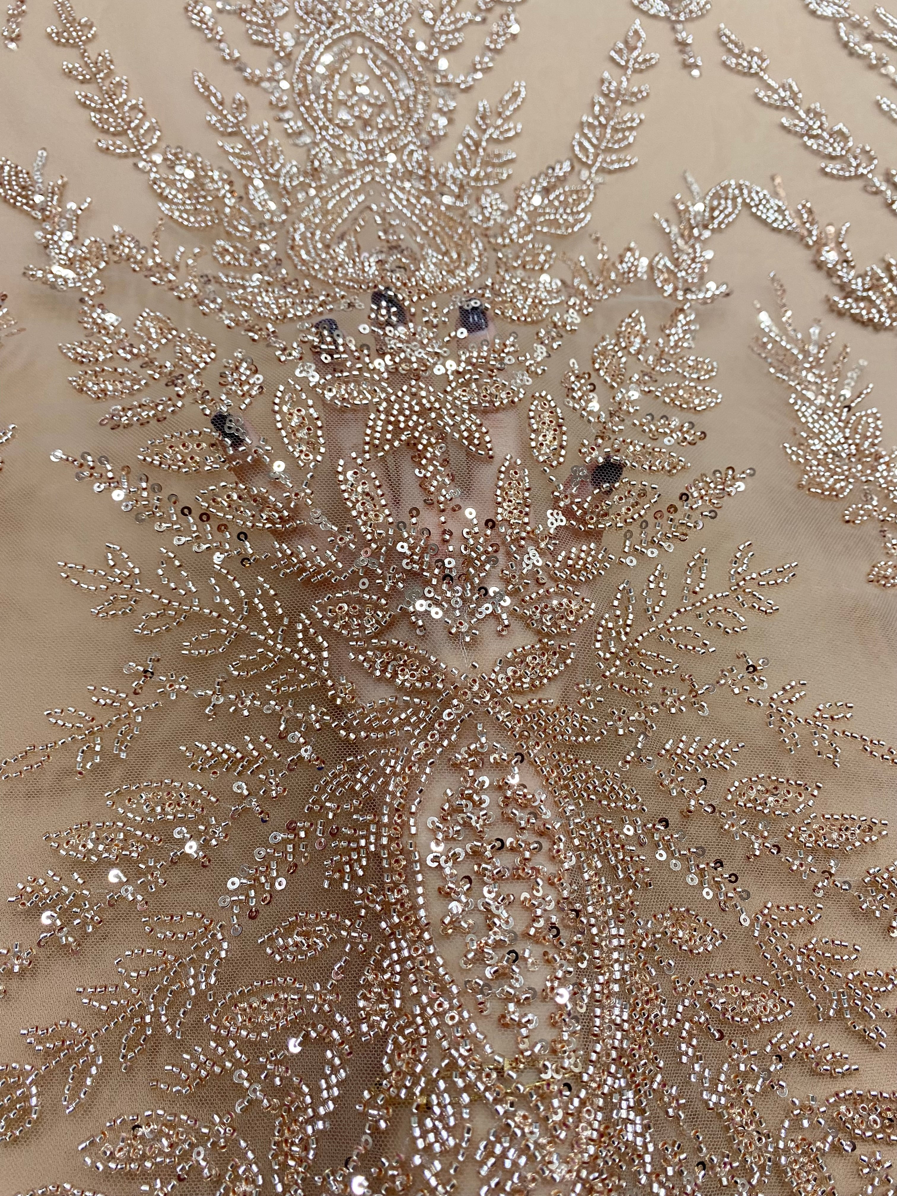 Dantela Couture Arany Rose Szimmetrikus Mintával, Gyöngyökkel és Flitterekkel